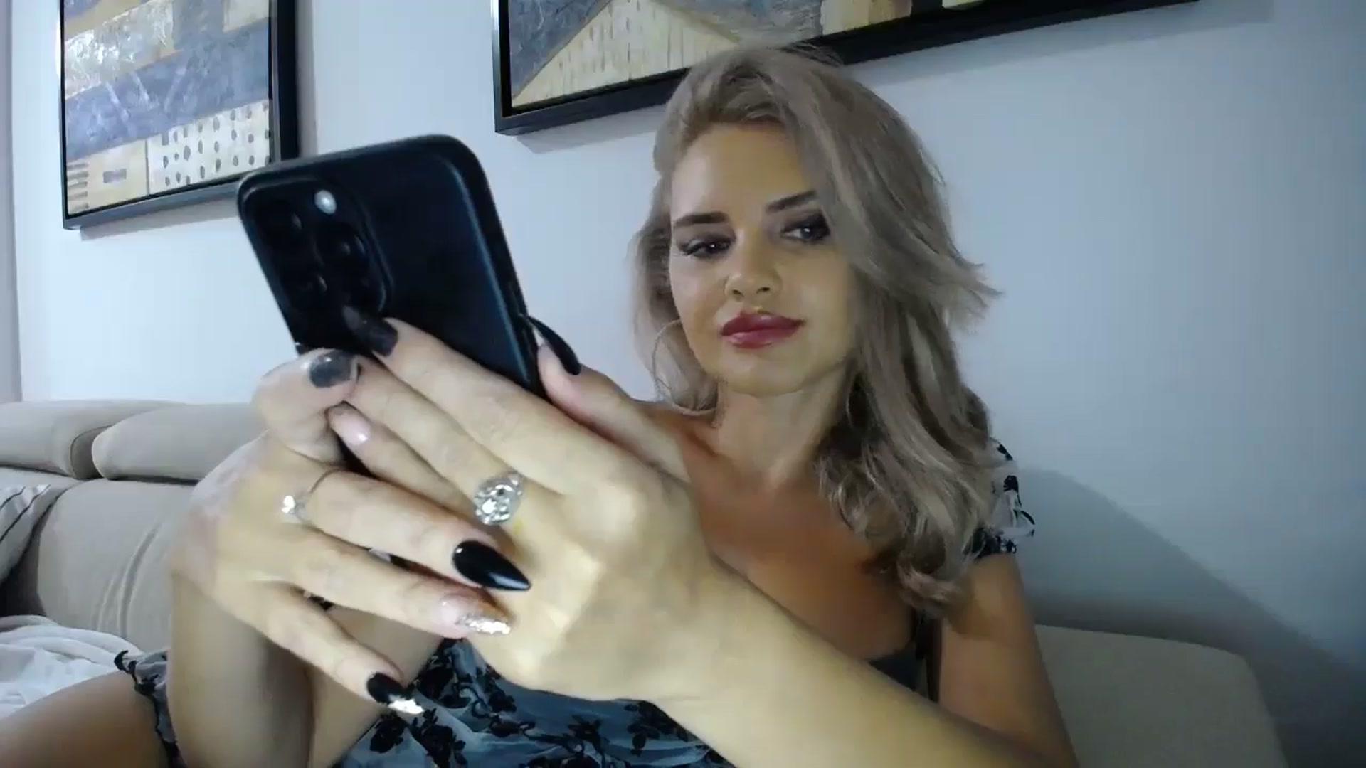 Gallery image thumbnail from Klarita_'s myfreecams stream on, 10/30/2025, 20:54 image 12 of 20