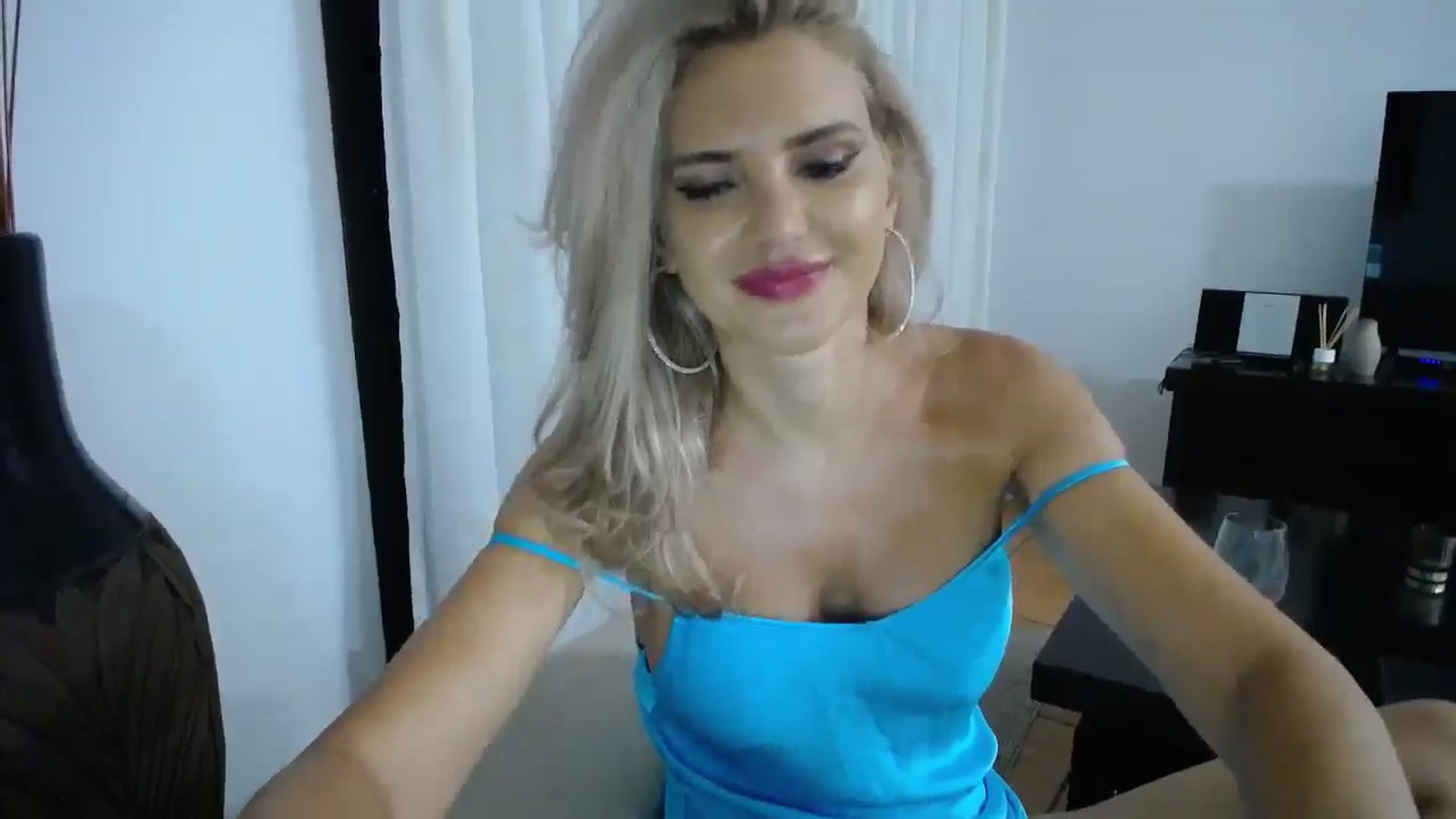 Gallery image thumbnail from Klarita_'s myfreecams stream on, 11/07/2025, 01:18 image 18 of 20