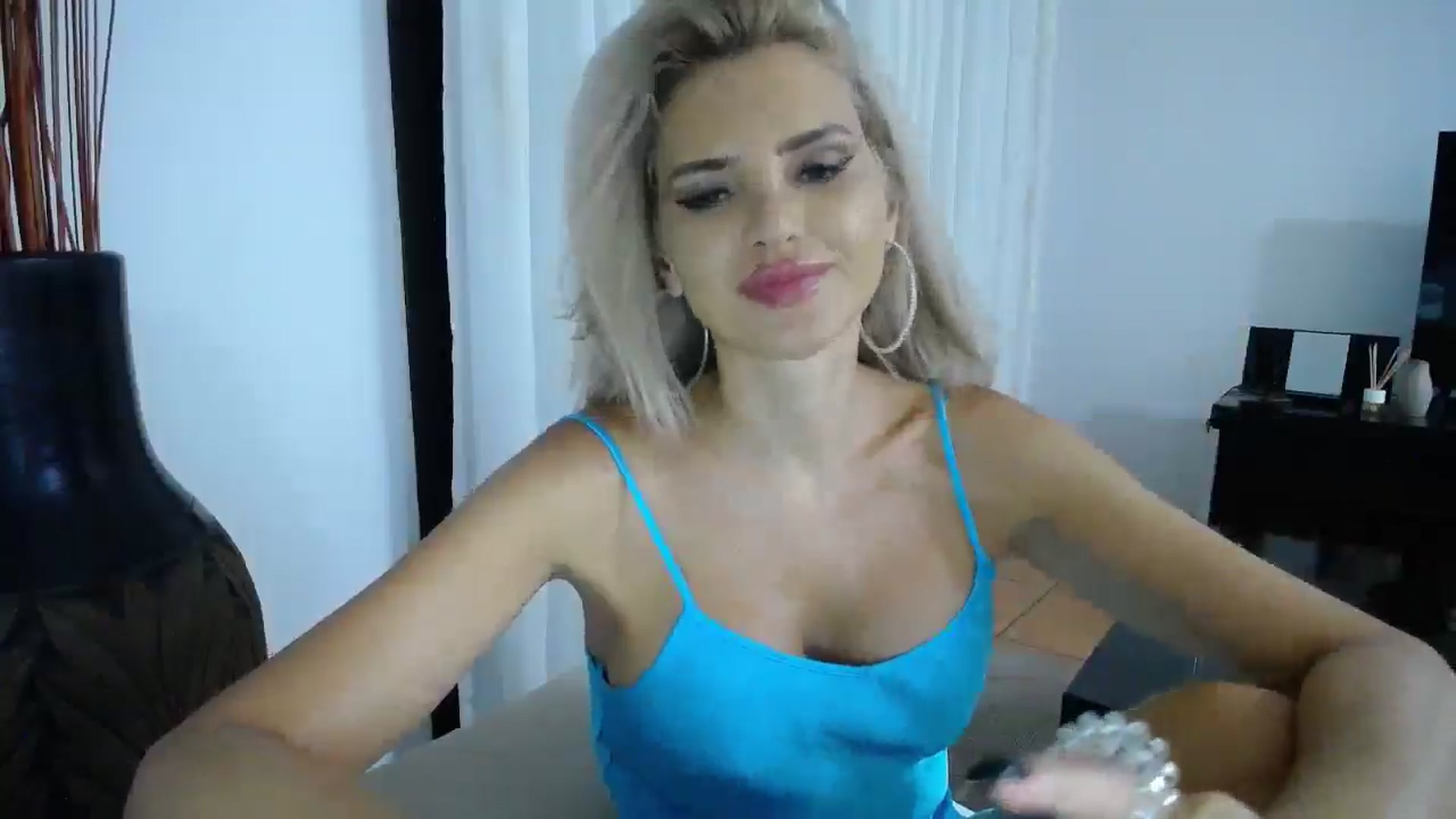 Gallery image thumbnail from Klarita_'s myfreecams stream on, 11/07/2025, 01:18 image 6 of 20