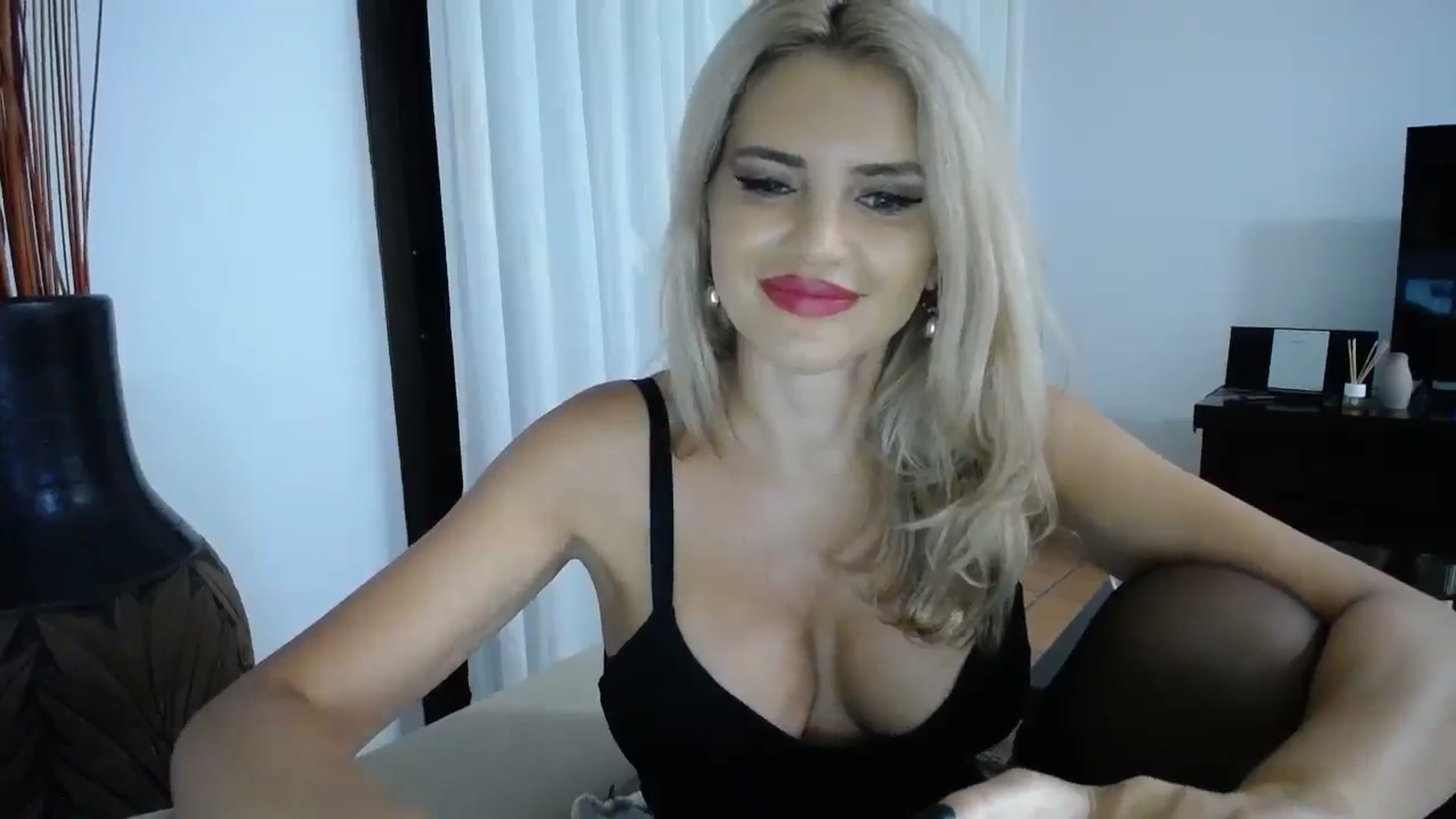 Gallery image thumbnail from Klarita_'s myfreecams stream on, 11/10/2025, 24:39 image 18 of 20