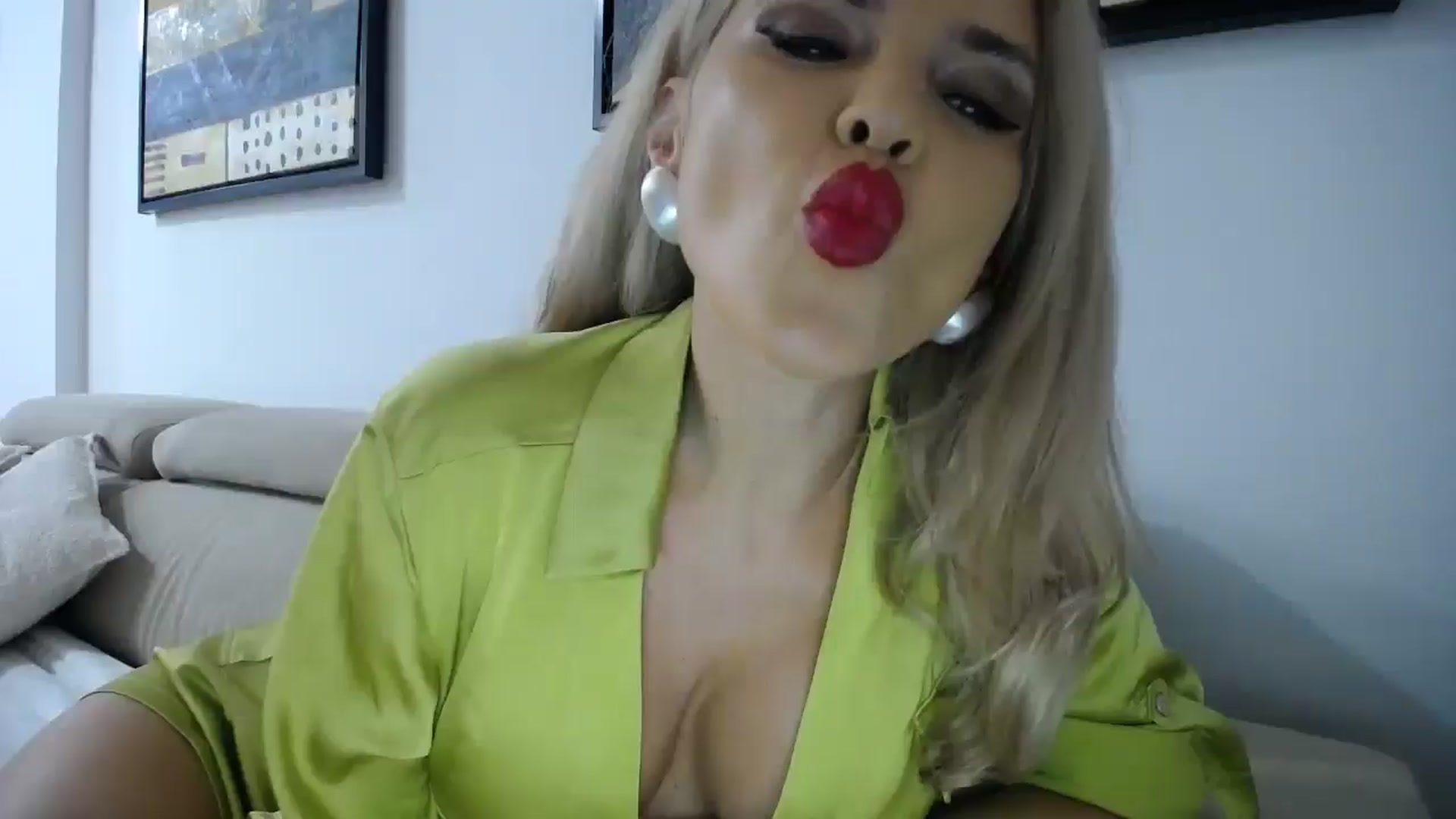 Gallery image thumbnail from Klarita_'s myfreecams stream on, 11/11/2025, 21:28 image 13 of 20