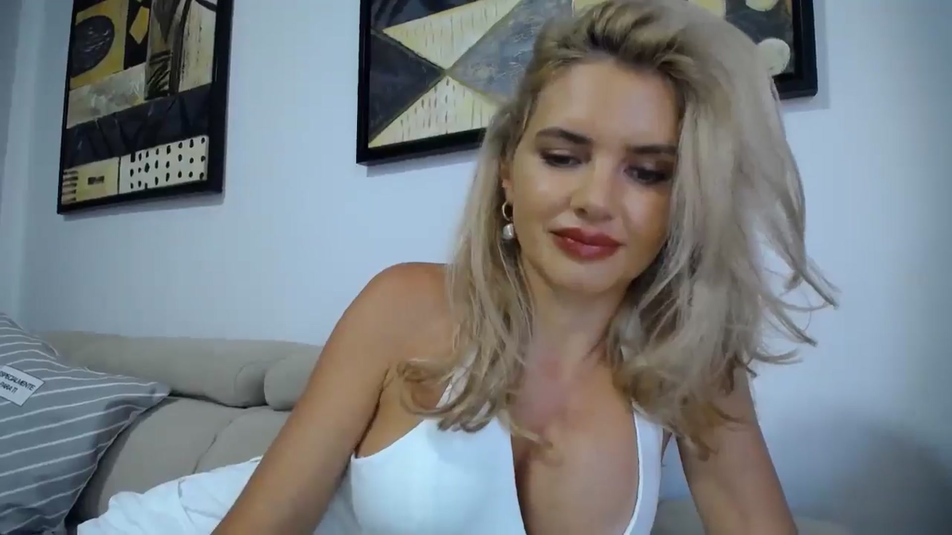 Gallery image thumbnail from Klarita_'s myfreecams stream on, 11/22/2025, 20:46 image 3 of 20