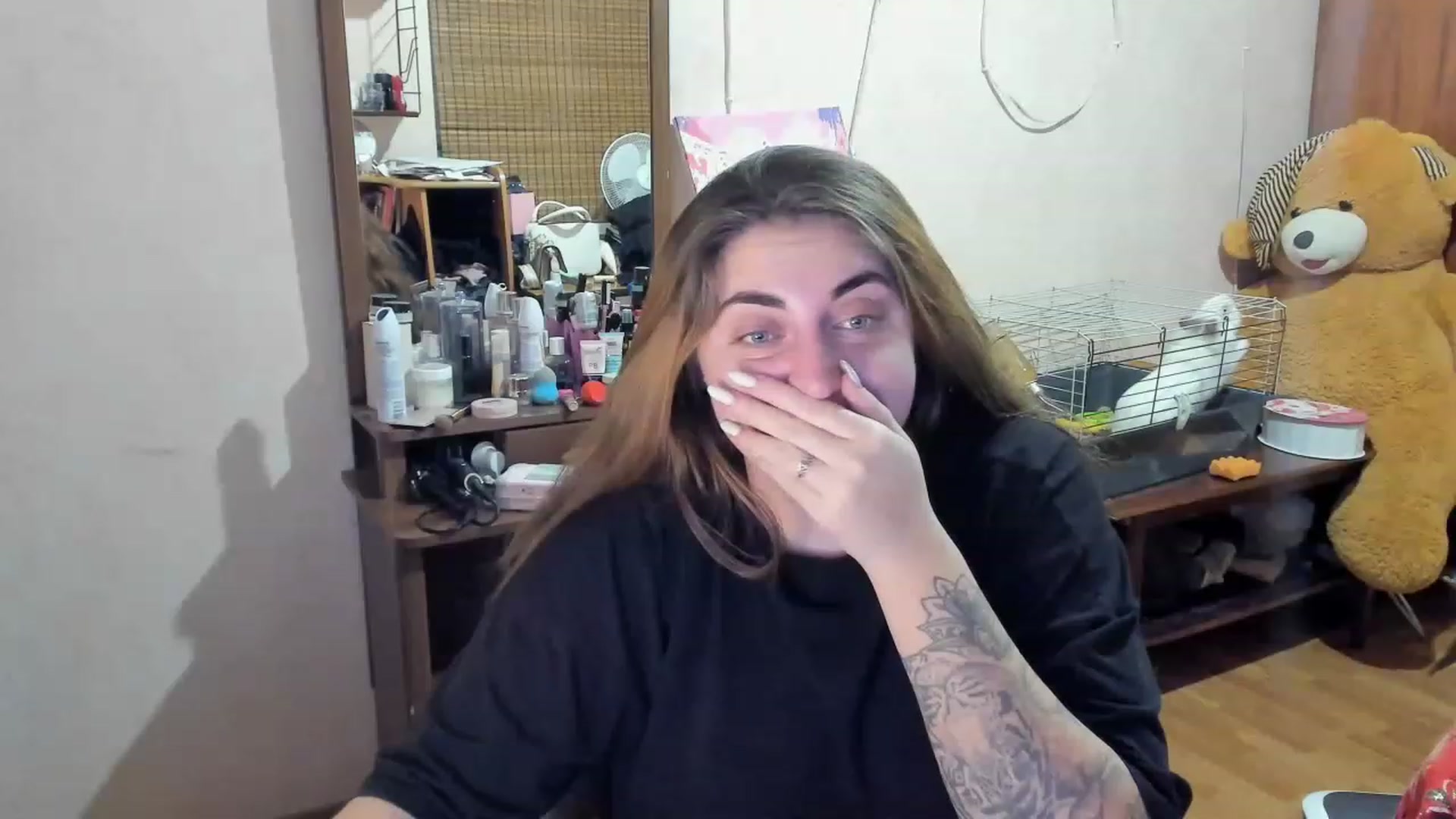 Gallery image thumbnail from Klassy_Holls's myfreecams stream on, 12/24/2022, 23:26 image 2 of 20