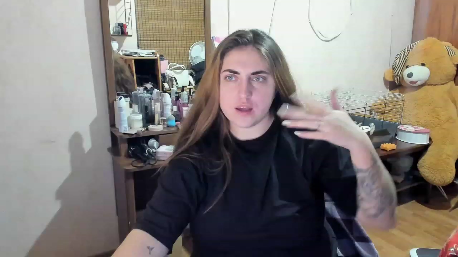 Gallery image thumbnail from Klassy_Holls's myfreecams stream on, 12/24/2022, 23:26 image 1 of 20