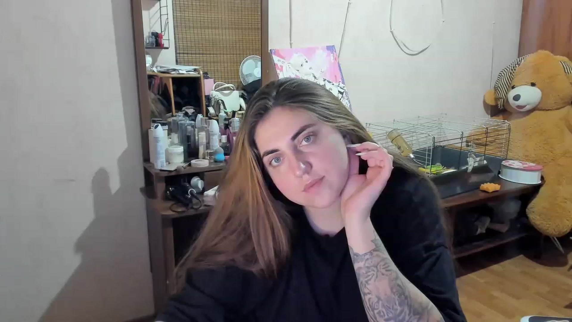Gallery image thumbnail from Klassy_Holls's myfreecams stream on, 12/24/2022, 23:26 image 13 of 20