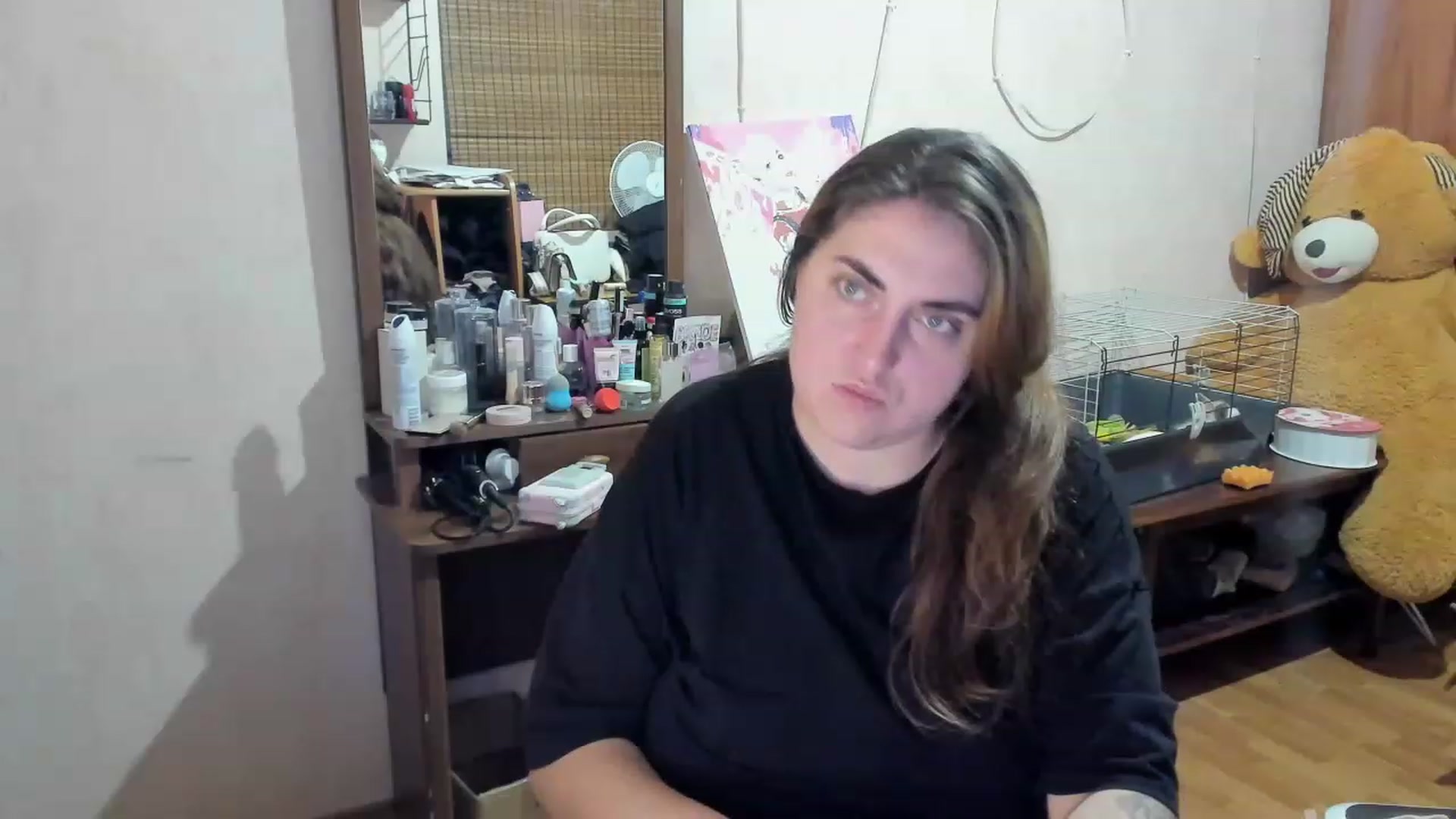 Gallery image thumbnail from Klassy_Holls's myfreecams stream on, 12/24/2022, 23:26 image 14 of 20