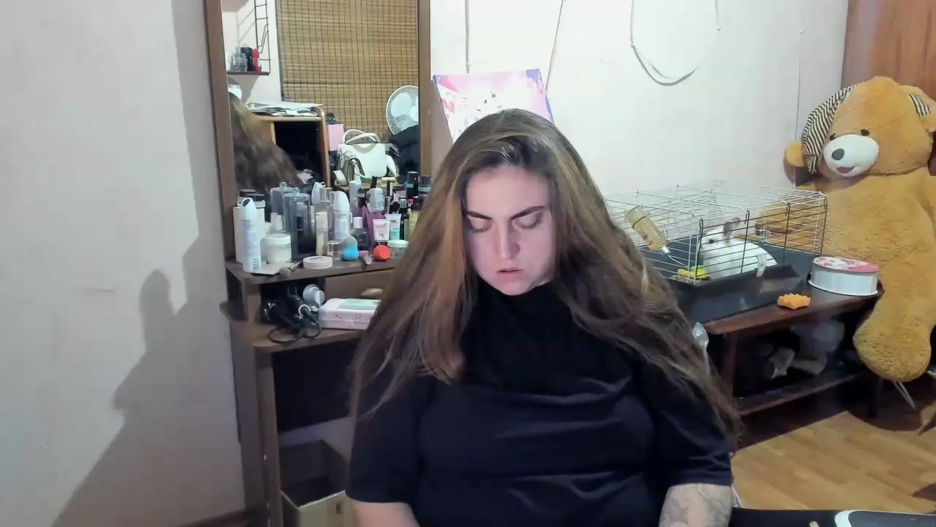 Gallery image thumbnail from Klassy_Holls's myfreecams stream on, 12/24/2022, 23:26 image 4 of 20
