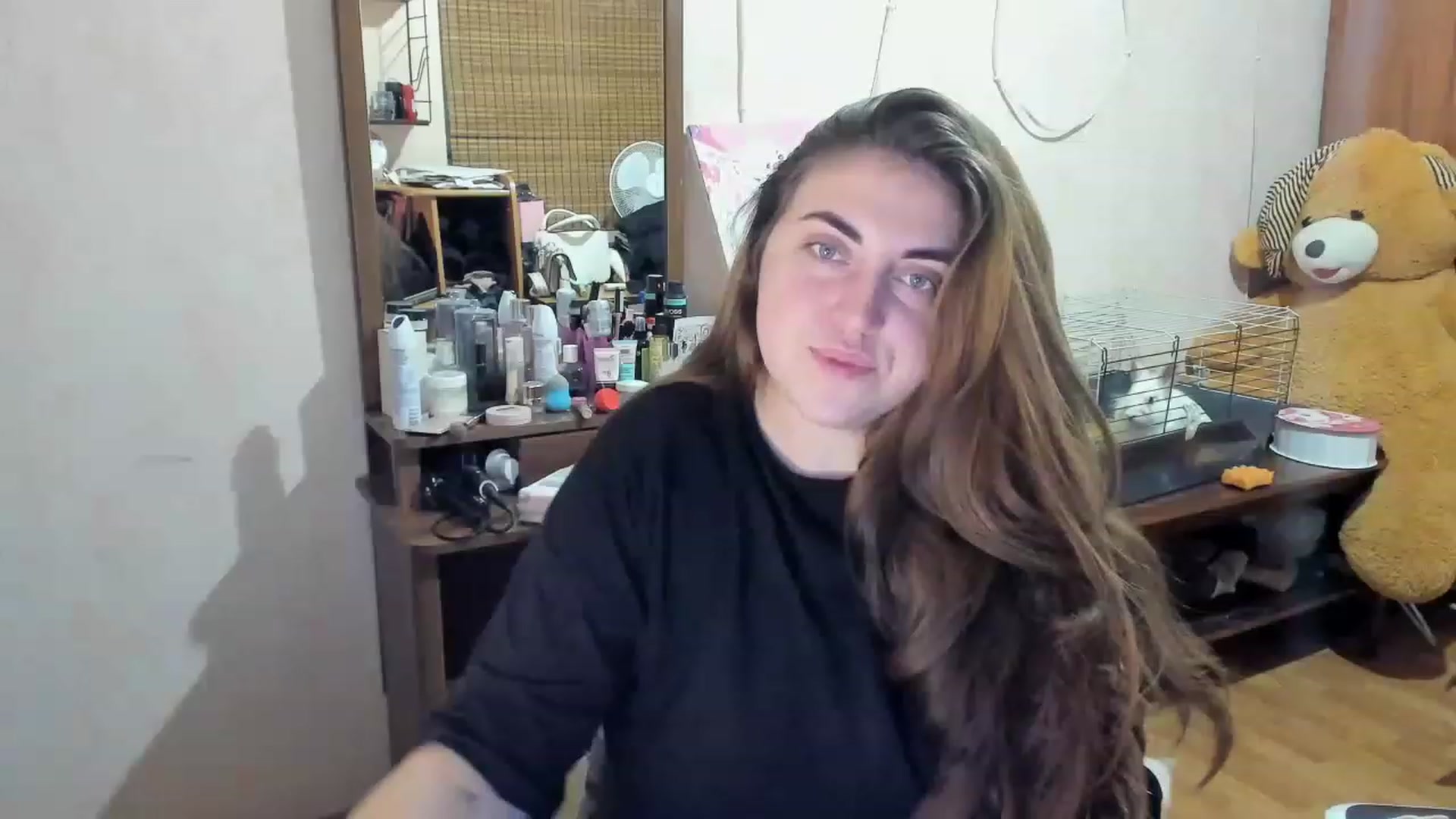 Gallery image thumbnail from Klassy_Holls's myfreecams stream on, 12/24/2022, 23:26 image 19 of 20