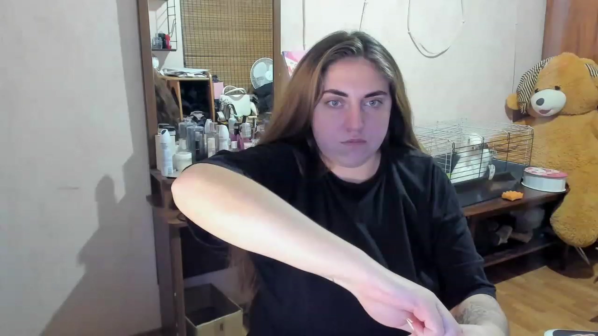 Gallery image thumbnail from Klassy_Holls's myfreecams stream on, 12/24/2022, 23:26 image 16 of 20