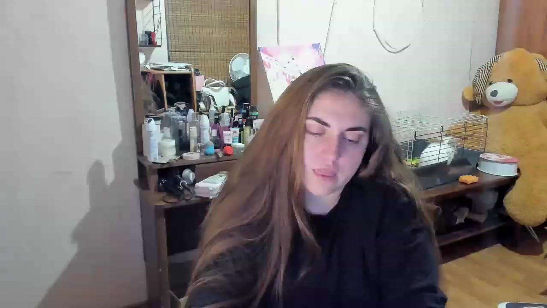 Gallery image thumbnail from Klassy_Holls's myfreecams stream on, 12/24/2022, 23:26 image 18 of 20