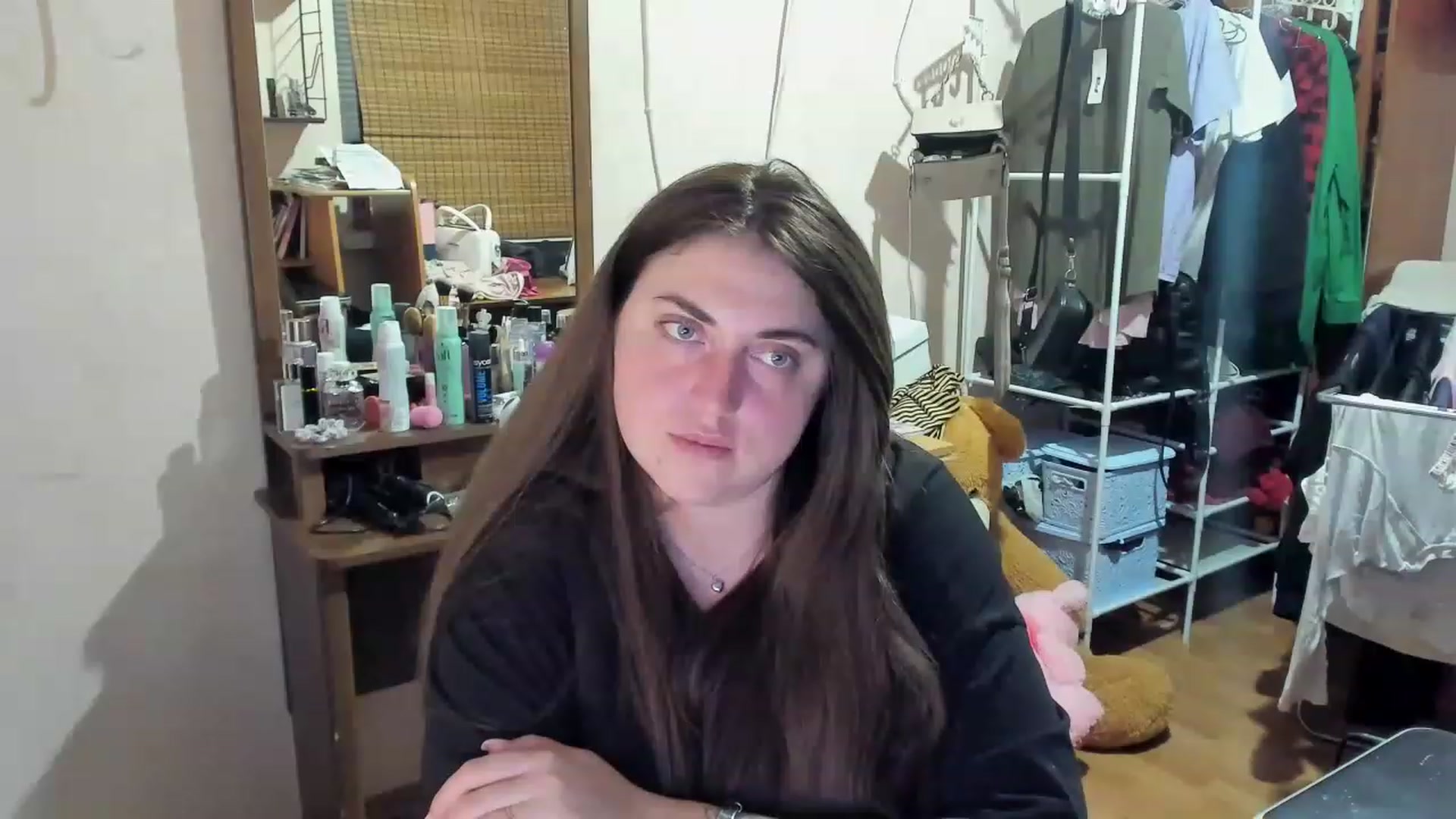 Gallery image thumbnail from Klassy_Holls's myfreecams stream on, 04/26/2023, 21:32 image 10 of 20