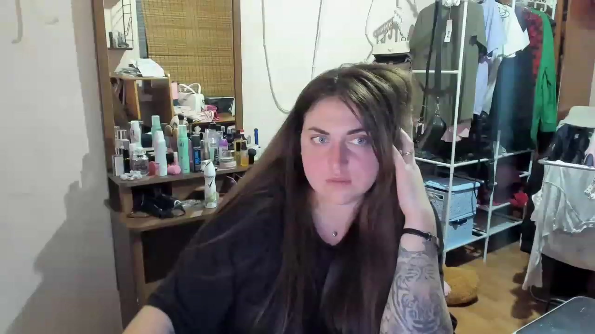 Gallery image thumbnail from Klassy_Holls's myfreecams stream on, 04/26/2023, 21:32 image 9 of 20