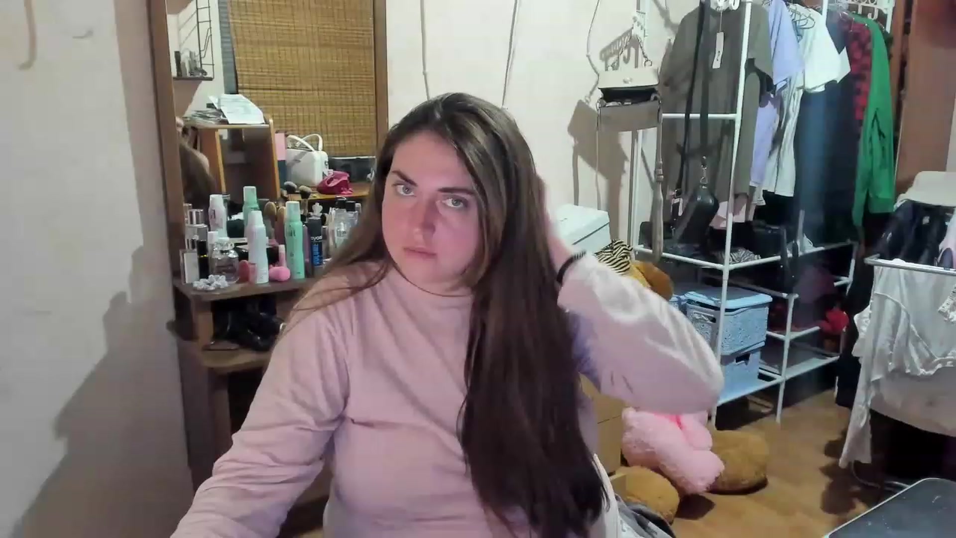 Gallery image thumbnail from Klassy_Holls's myfreecams stream on, 04/26/2023, 21:32 image 20 of 20