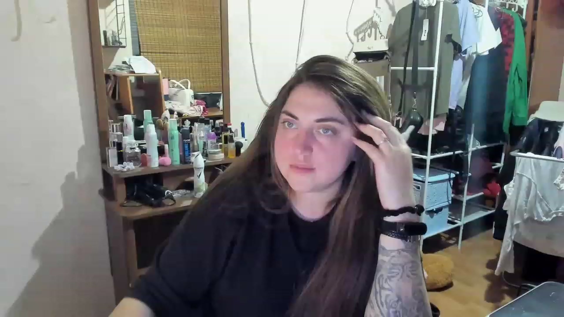 Gallery image thumbnail from Klassy_Holls's myfreecams stream on, 04/26/2023, 21:32 image 3 of 20