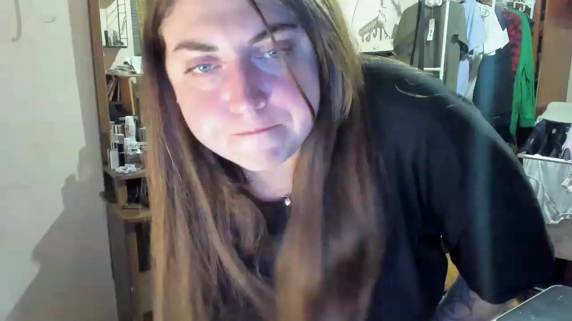 Gallery image thumbnail from Klassy_Holls's myfreecams stream on, 04/26/2023, 21:32 image 19 of 20