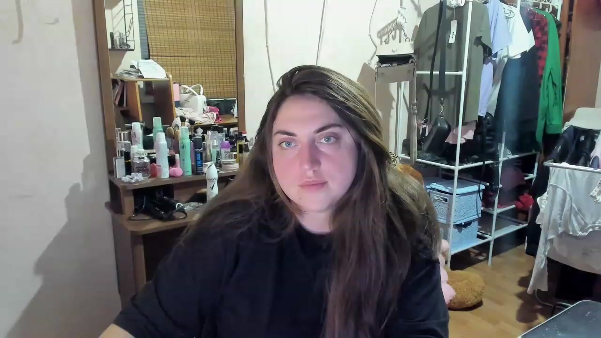 Gallery image thumbnail from Klassy_Holls's myfreecams stream on, 04/26/2023, 21:32 image 2 of 20