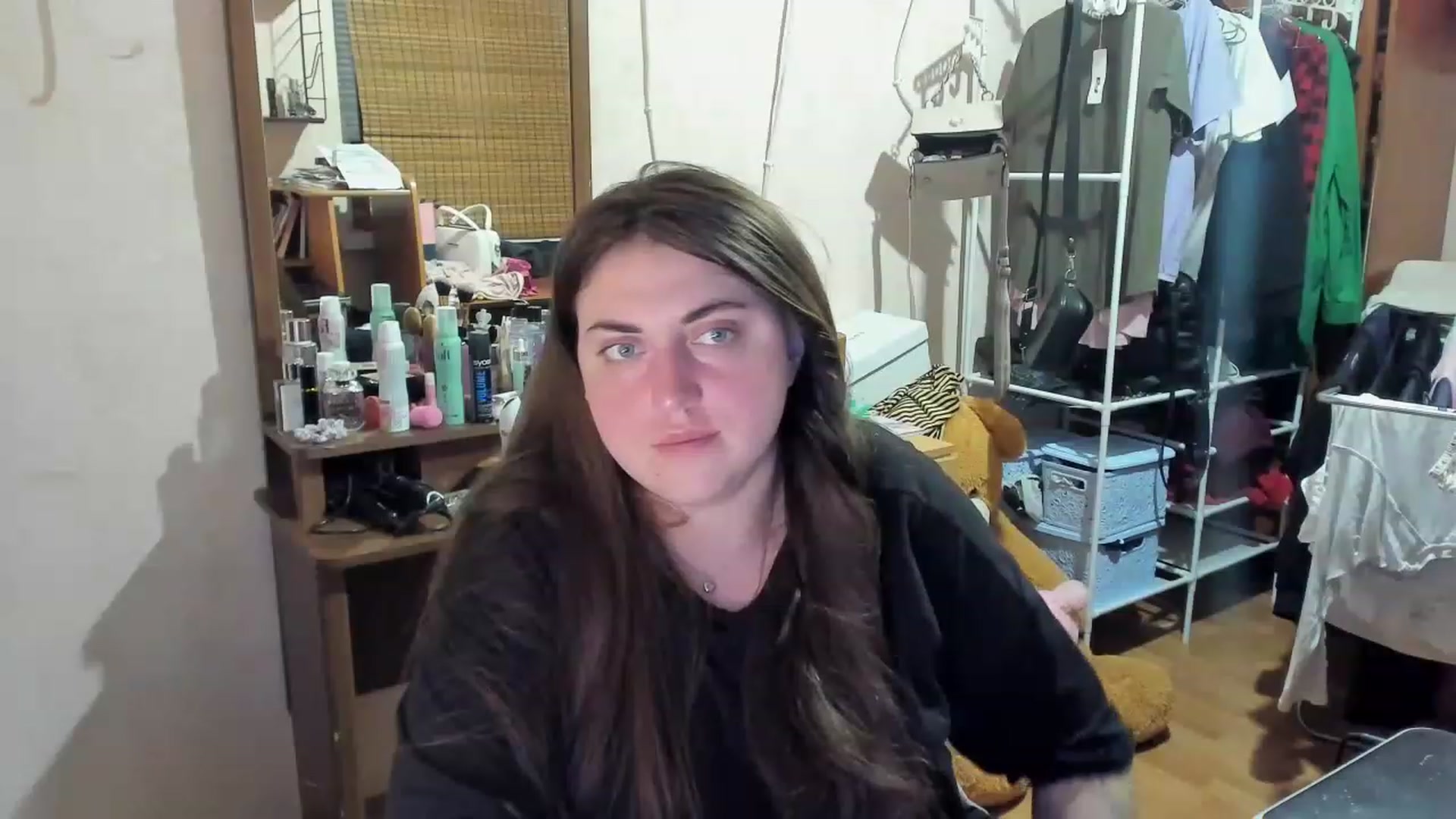 Gallery image thumbnail from Klassy_Holls's myfreecams stream on, 04/26/2023, 21:32 image 11 of 20