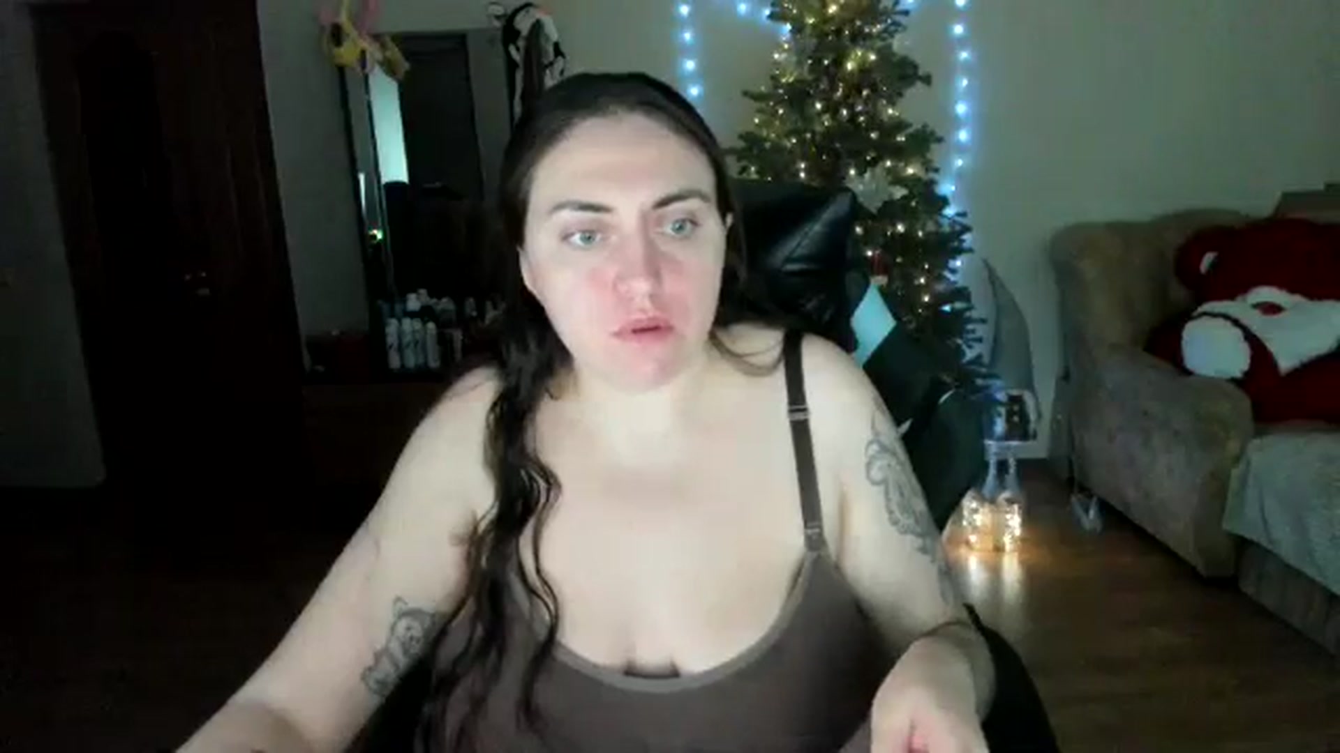 Gallery image thumbnail from Klassy_Holls's myfreecams stream on, 12/25/2025, 19:00 image 13 of 20