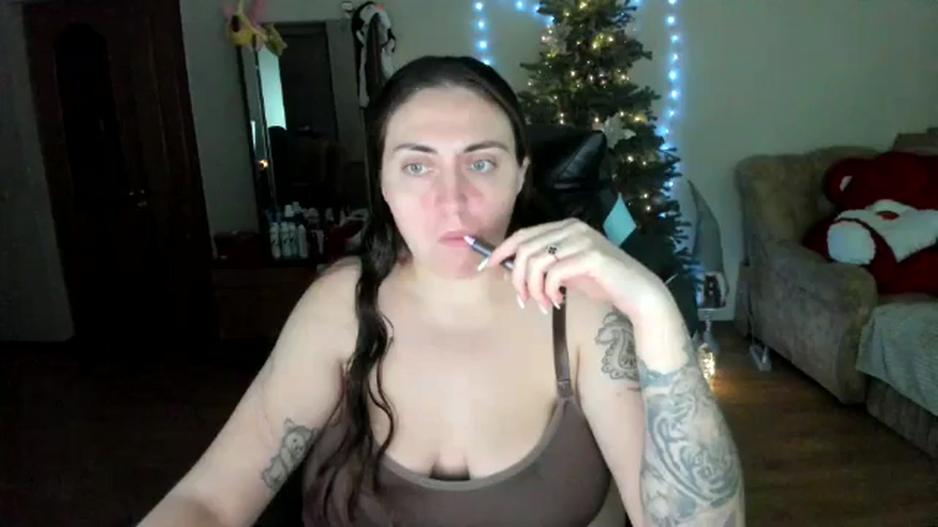 Gallery image thumbnail from Klassy_Holls's myfreecams stream on, 12/25/2025, 19:00 image 7 of 20