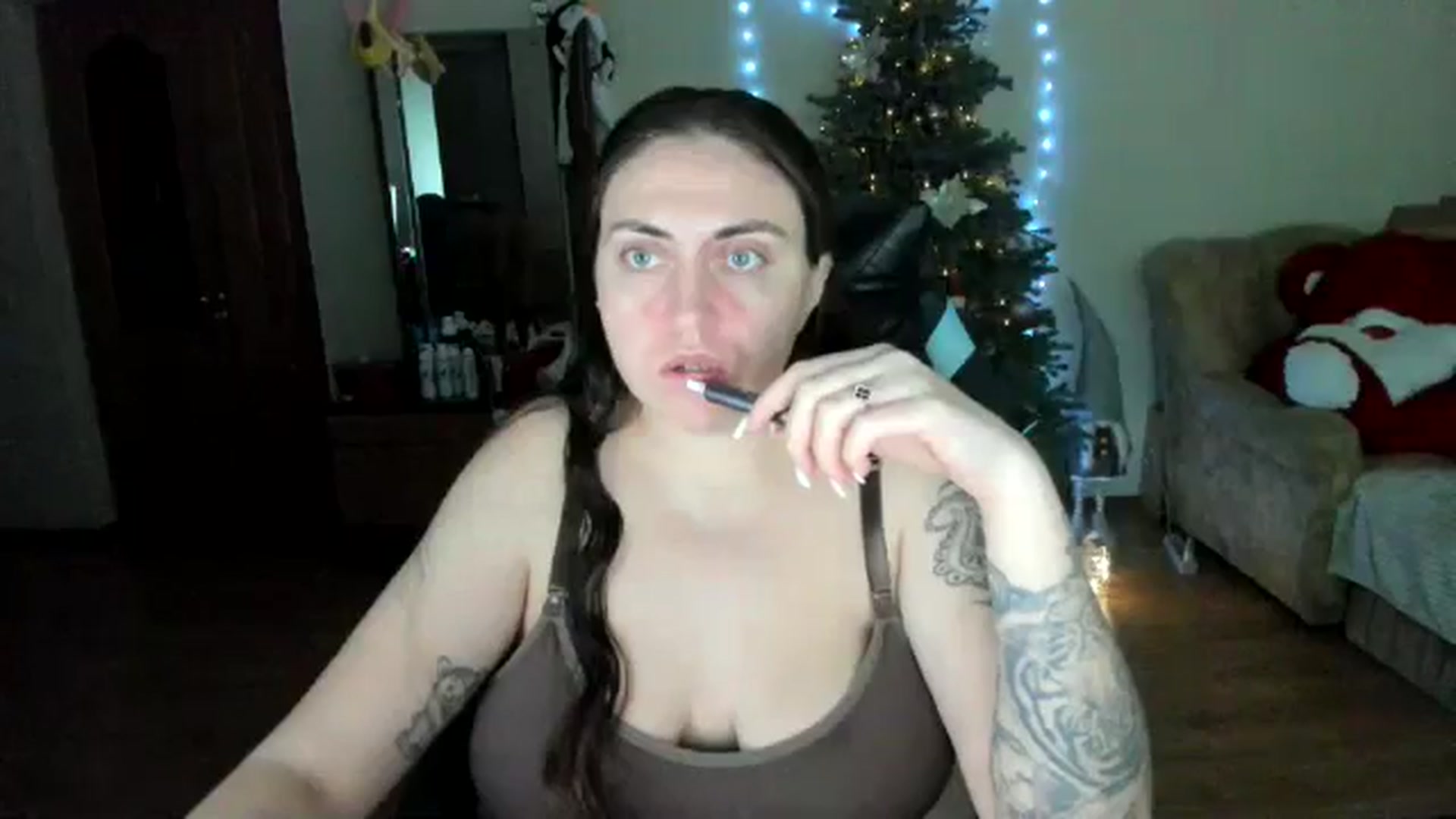 Gallery image thumbnail from Klassy_Holls's myfreecams stream on, 12/25/2025, 19:00 image 6 of 20