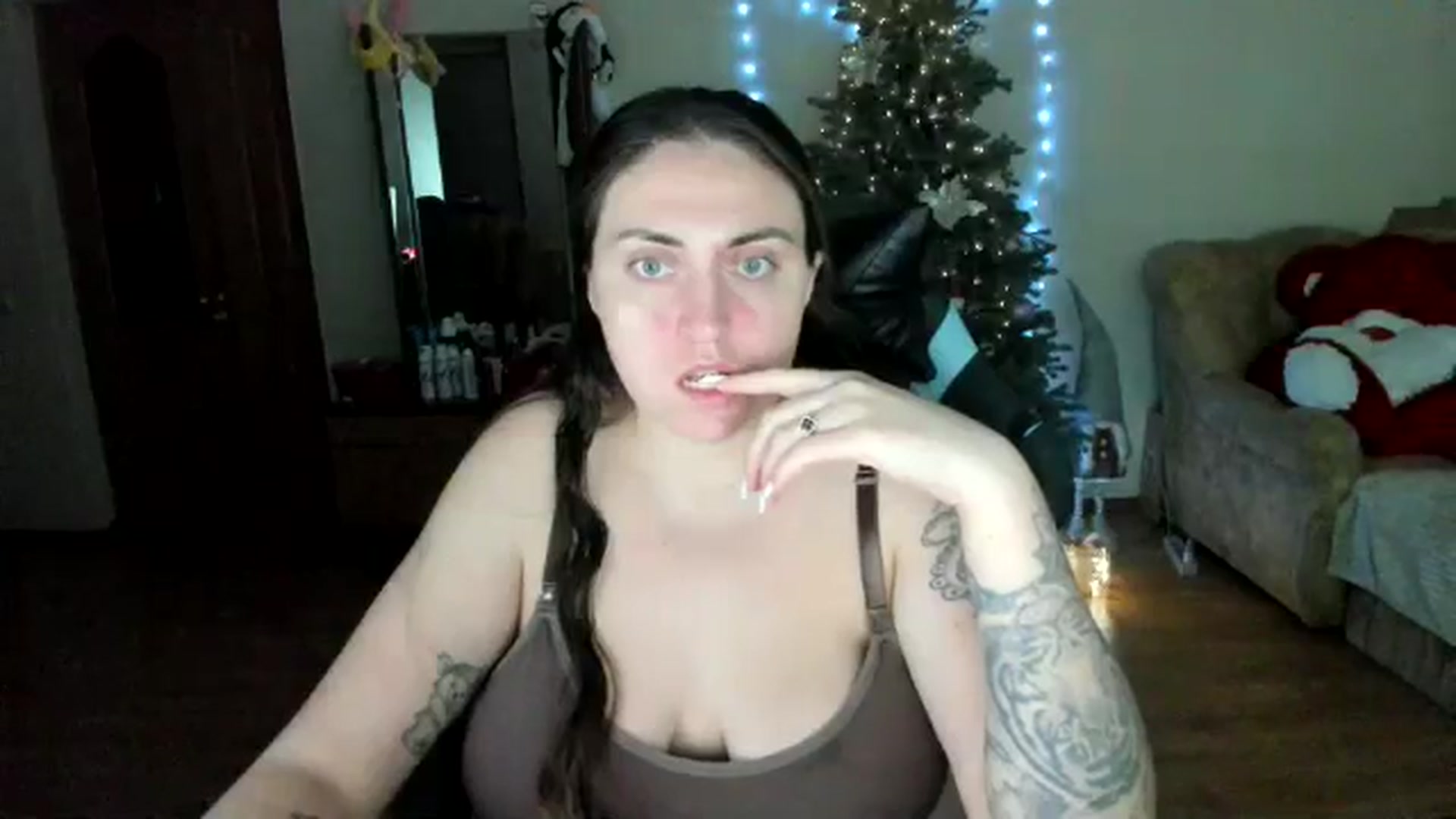 Gallery image thumbnail from Klassy_Holls's myfreecams stream on, 12/25/2025, 19:00 image 5 of 20