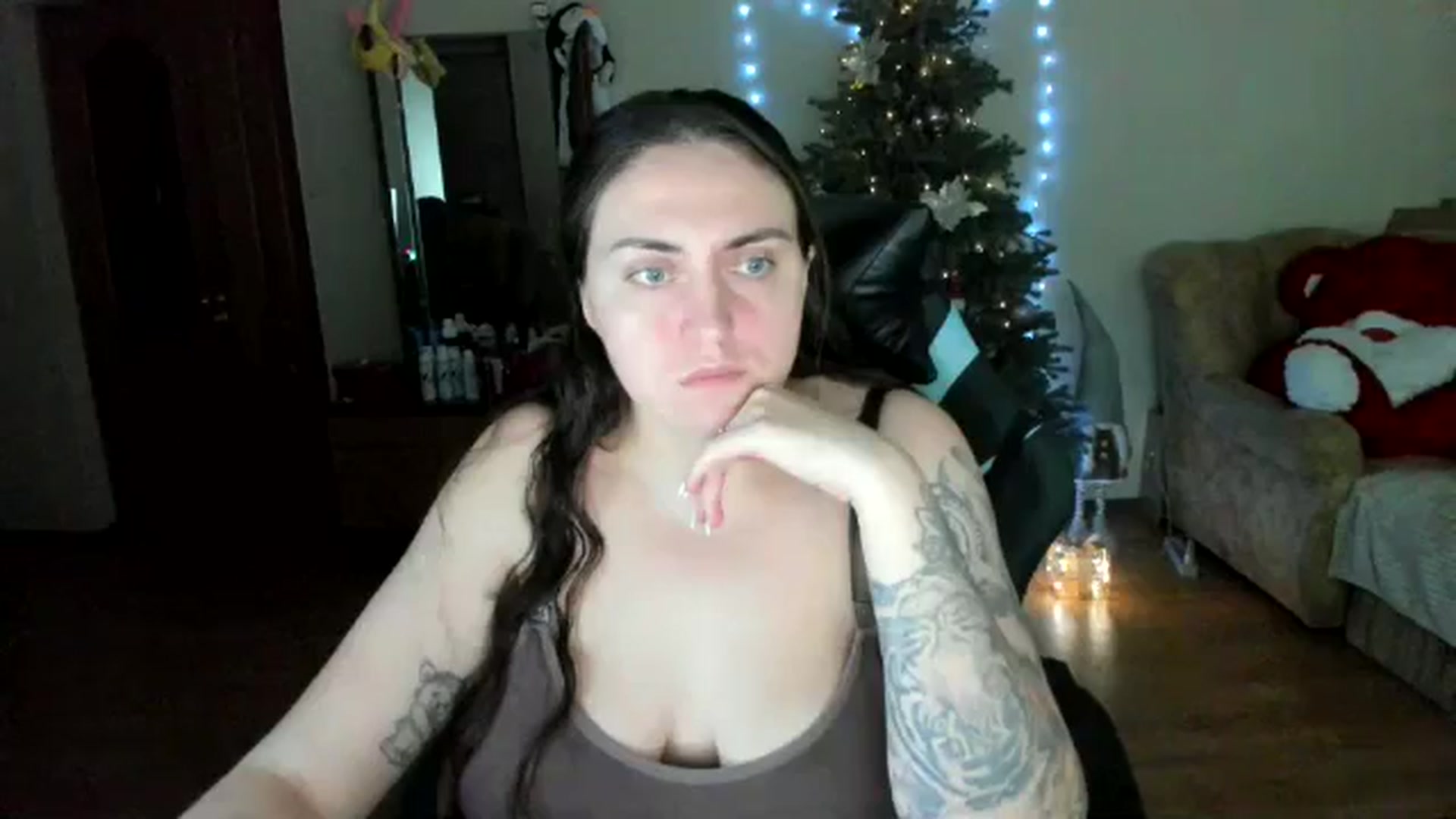 Gallery image thumbnail from Klassy_Holls's myfreecams stream on, 12/25/2025, 19:00 image 19 of 20