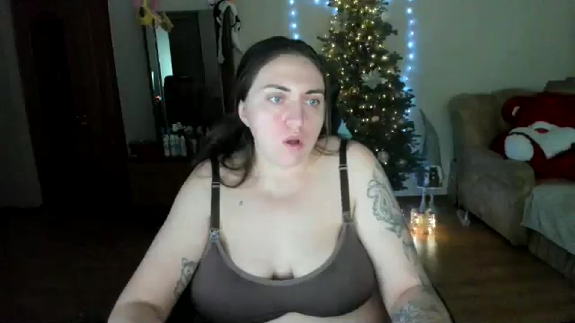 Gallery image thumbnail from Klassy_Holls's myfreecams stream on, 12/25/2025, 20:27 image 11 of 20