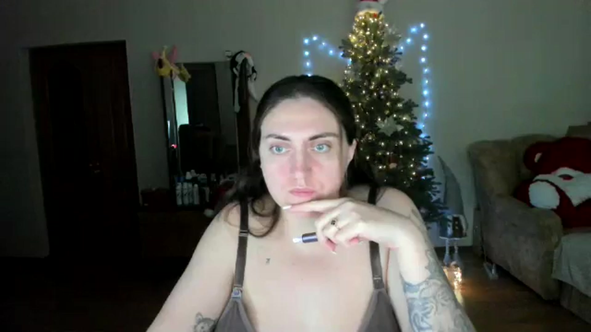 Gallery image thumbnail from Klassy_Holls's myfreecams stream on, 12/25/2025, 20:27 image 9 of 20
