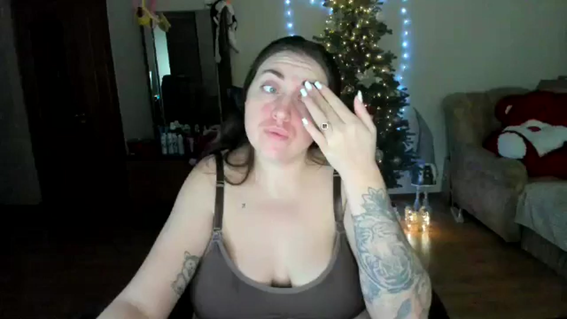 Gallery image thumbnail from Klassy_Holls's myfreecams stream on, 12/25/2025, 20:27 image 12 of 20