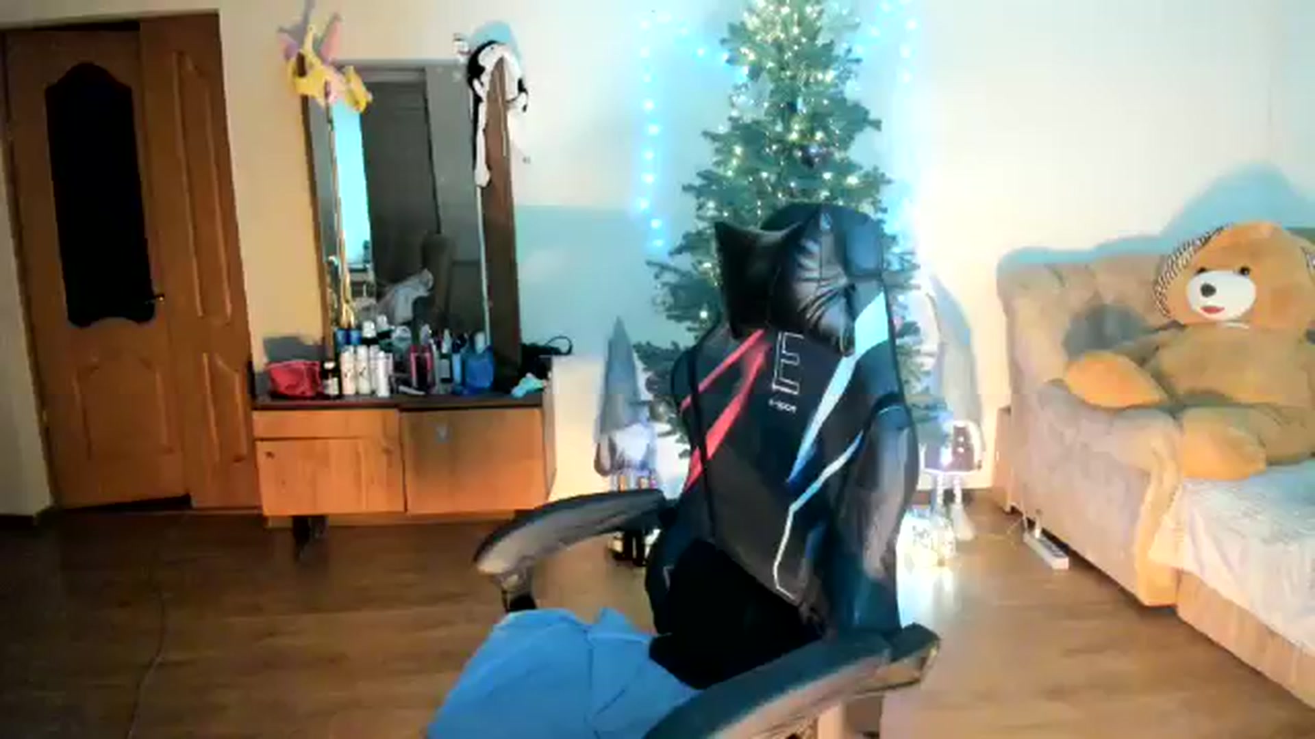 Gallery image thumbnail from Klassy_Holls's myfreecams stream on, 12/31/2025, 19:36 image 1 of 20