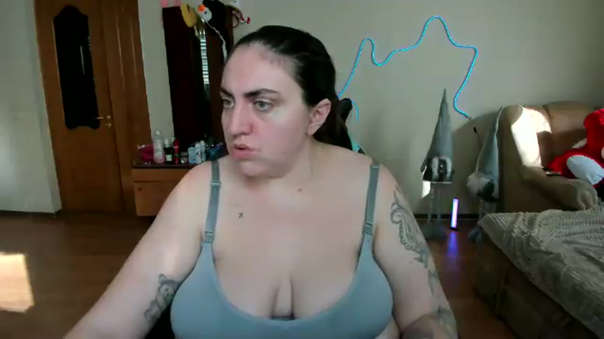 Gallery image thumbnail from Klassy_Holls's myfreecams stream on, 03/09/2026, 12:33 image 4 of 20
