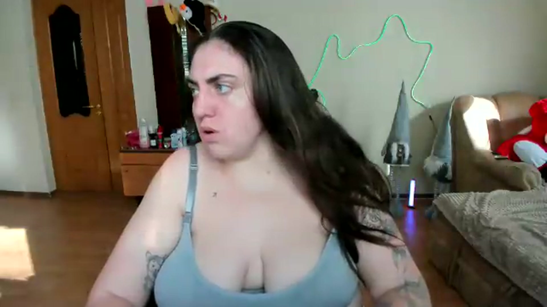 Gallery image thumbnail from Klassy_Holls's myfreecams stream on, 03/09/2026, 12:33 image 5 of 20