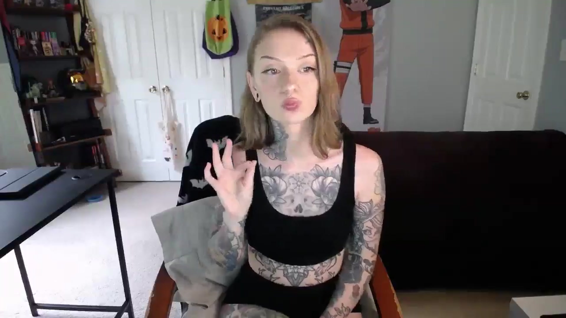 Gallery image thumbnail from Klenobi's myfreecams stream on, 07/08/2025, 23:20 image 3 of 20