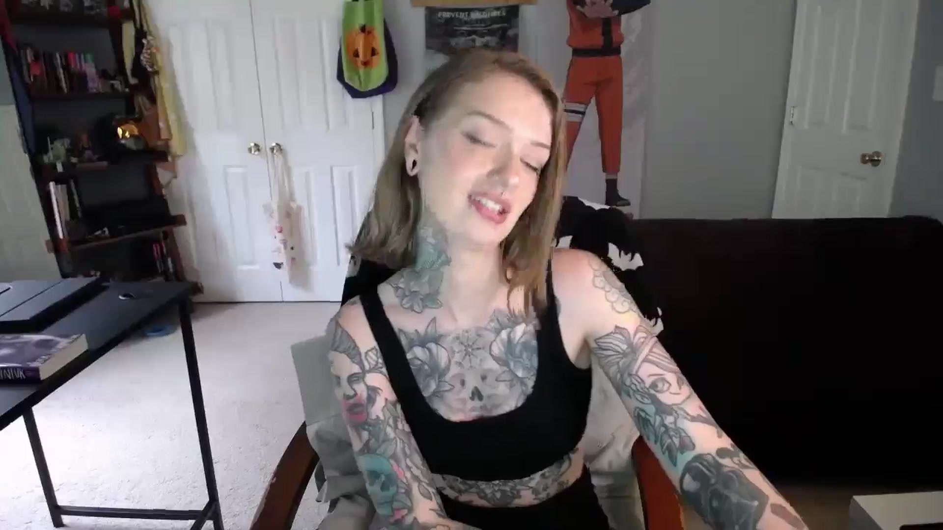 Gallery image thumbnail from Klenobi's myfreecams stream on, 07/08/2025, 23:20 image 15 of 20