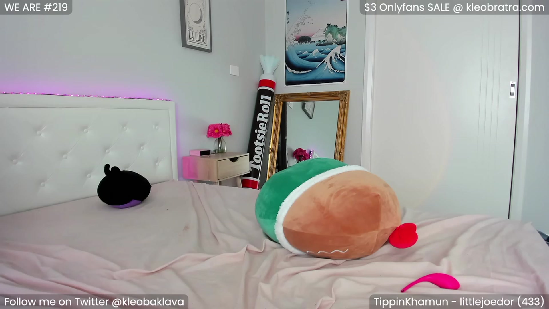 Gallery image thumbnail from KleoBratra's myfreecams stream on, 12/19/2022, 01:33 image 19 of 20