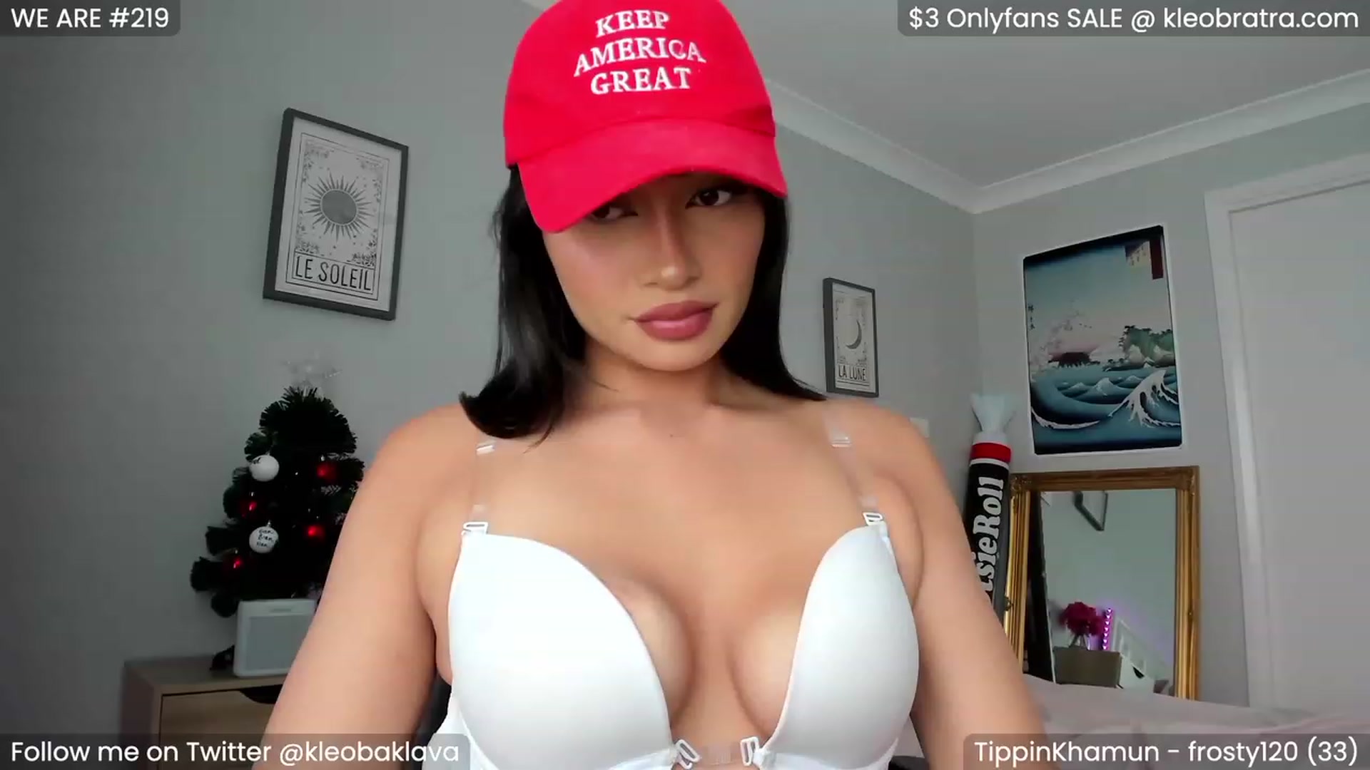 Gallery image thumbnail from KleoBratra's myfreecams stream on, 12/19/2022, 01:33 image 4 of 20