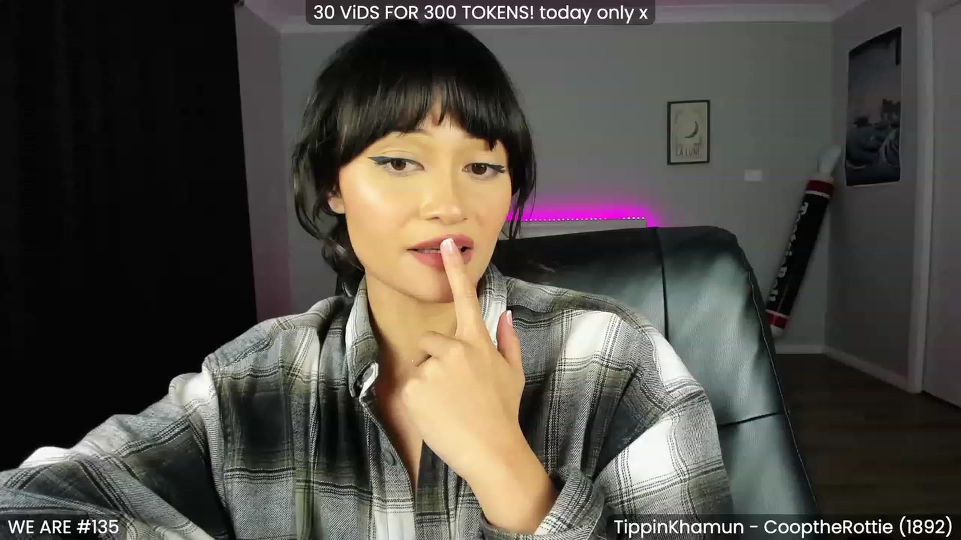Gallery image thumbnail from KleoBratra's myfreecams stream on, 01/27/2023, 15:00 image 16 of 20