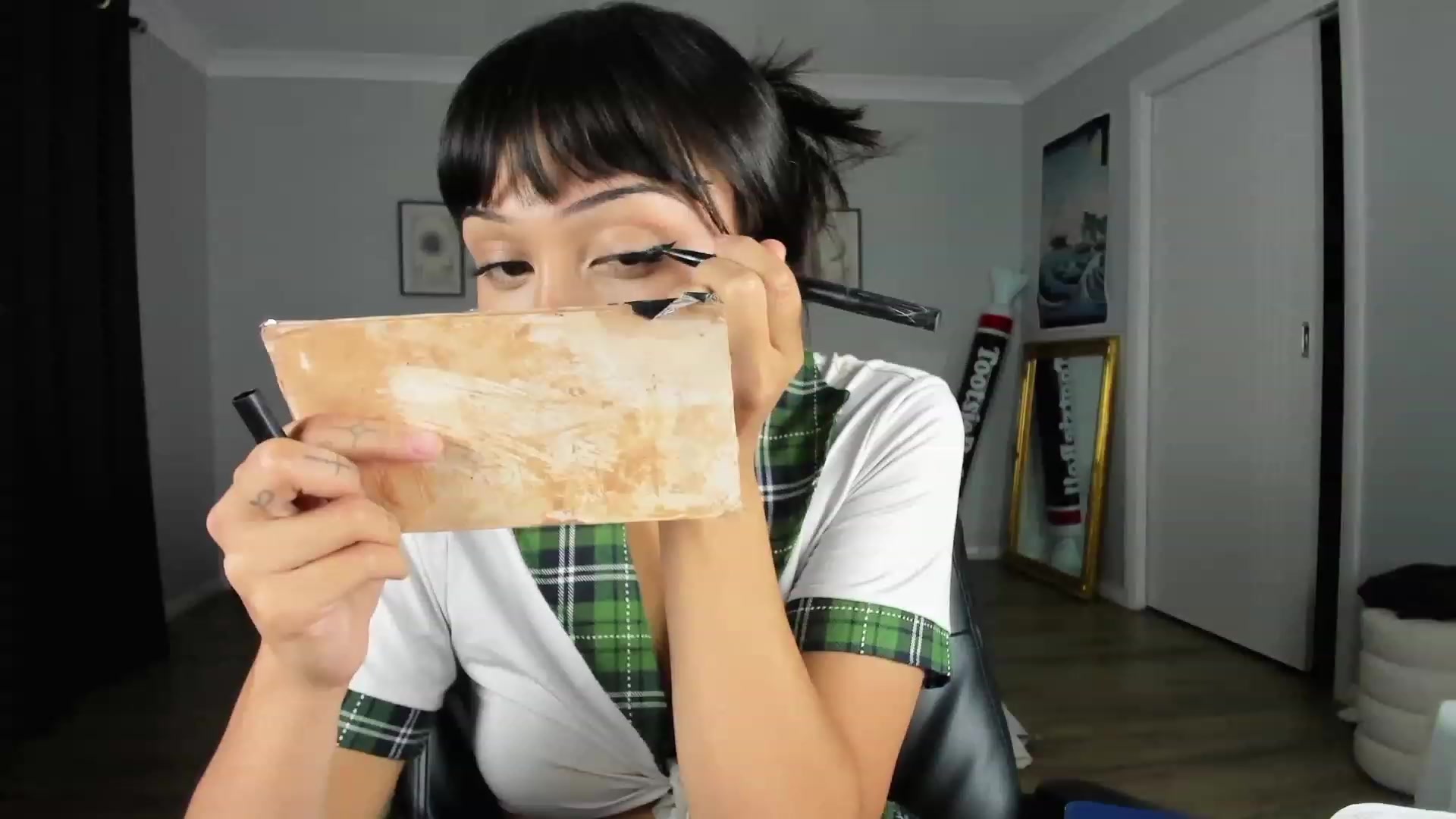 Gallery image thumbnail from KleoBratra's myfreecams stream on, 03/27/2023, 09:33 image 1 of 20