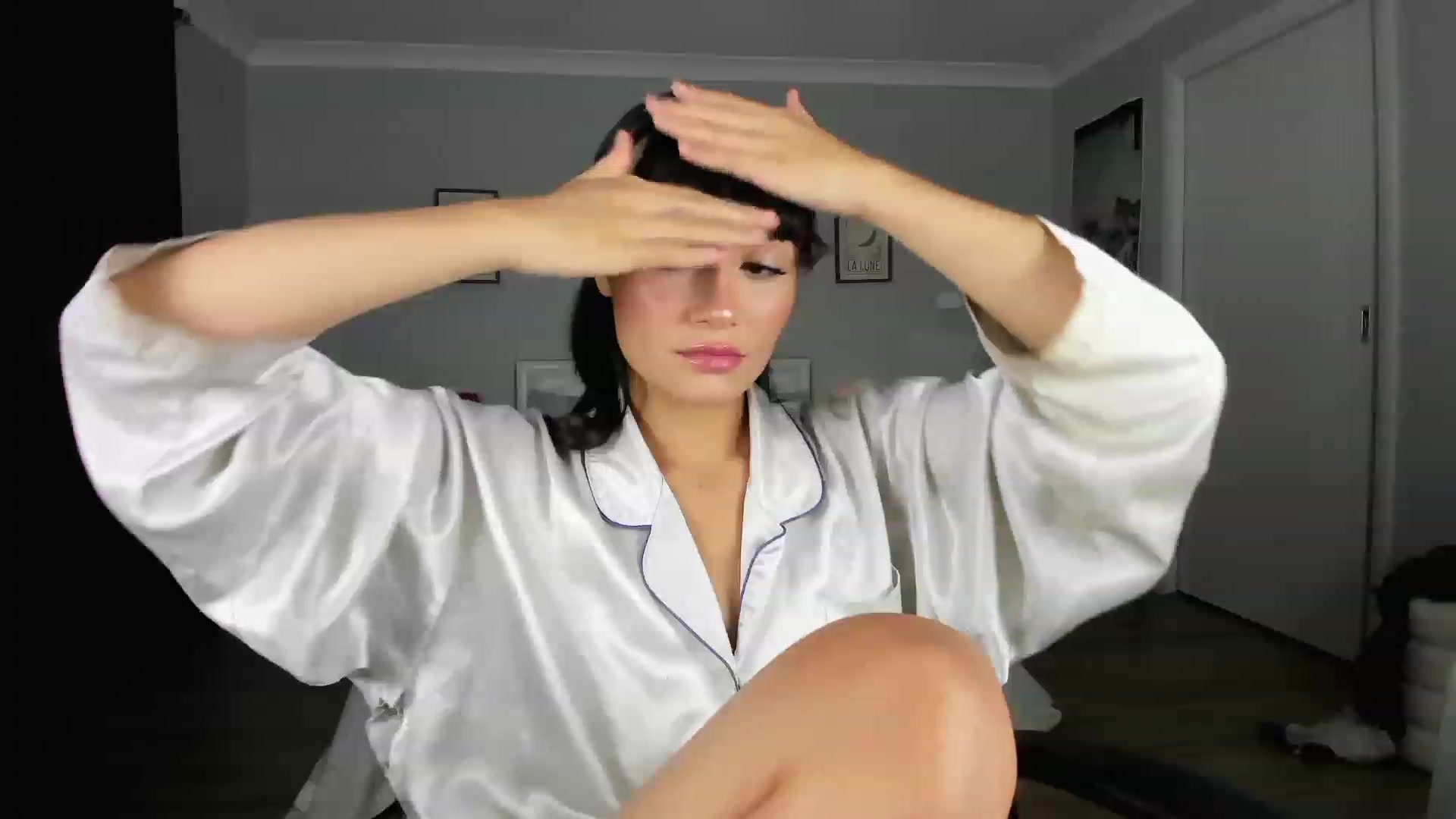 Gallery image thumbnail from KleoBratra's myfreecams stream on, 03/27/2023, 19:32 image 2 of 20