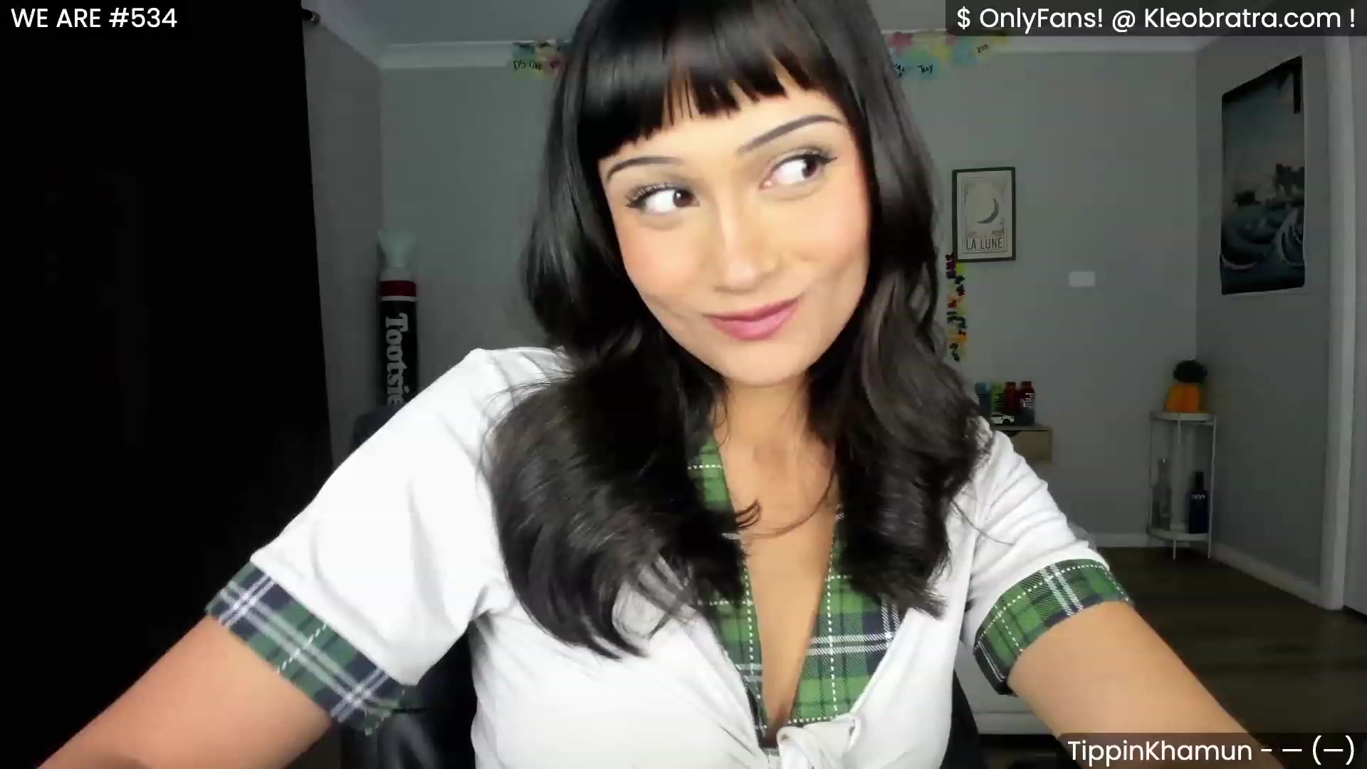 Gallery image thumbnail from KleoBratra's myfreecams stream on, 05/01/2023, 13:05 image 3 of 20