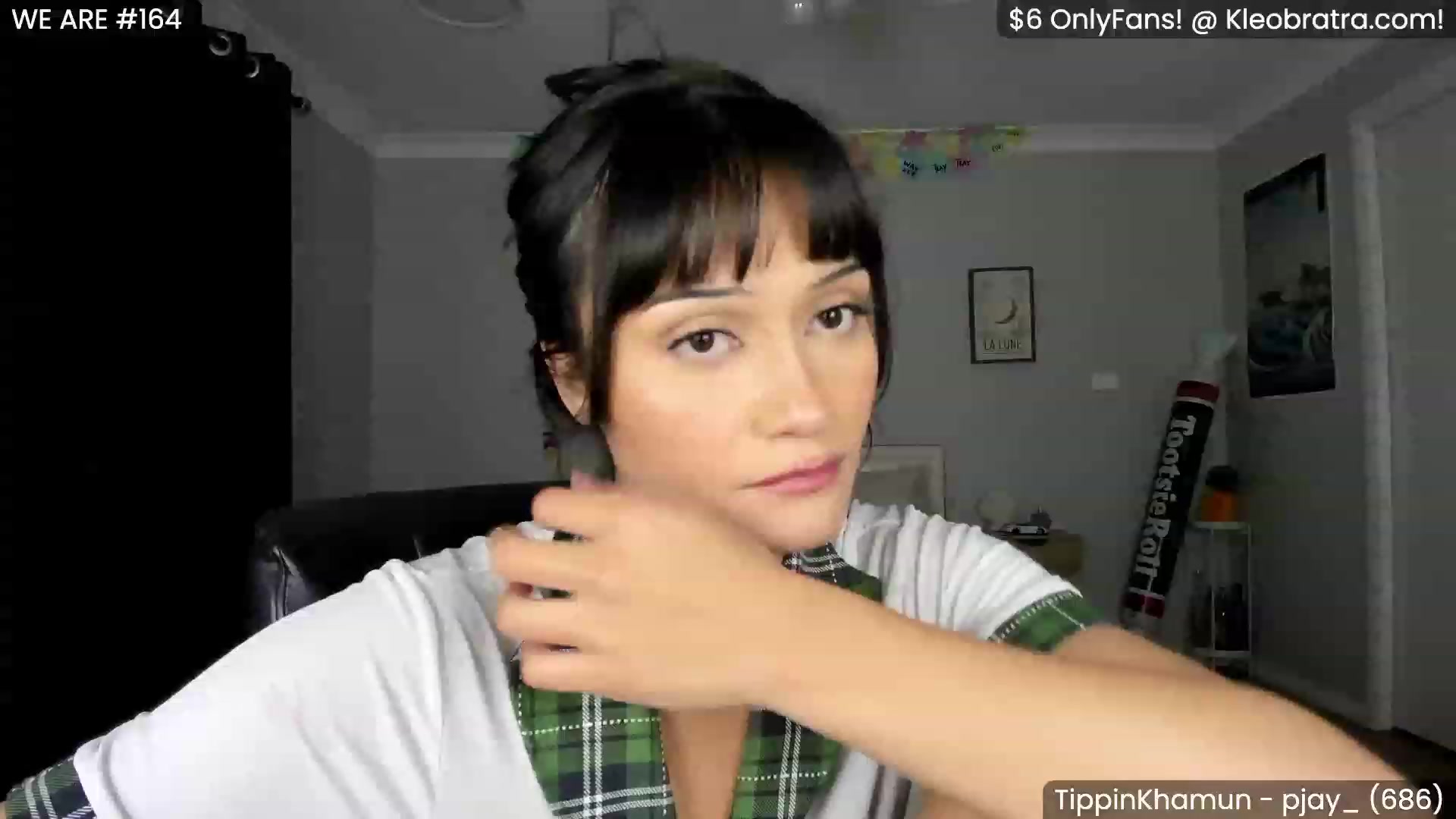 Gallery image thumbnail from KleoBratra's myfreecams stream on, 05/16/2023, 12:02 image 18 of 20