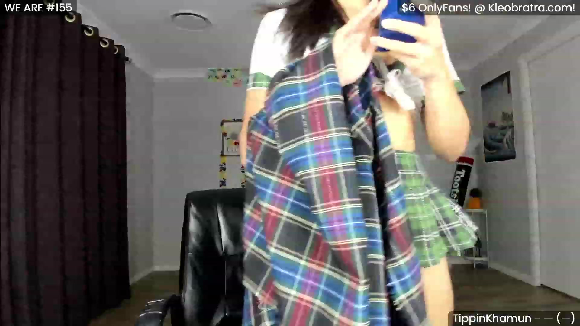 Gallery image thumbnail from KleoBratra's myfreecams stream on, 05/18/2023, 15:15 image 4 of 20