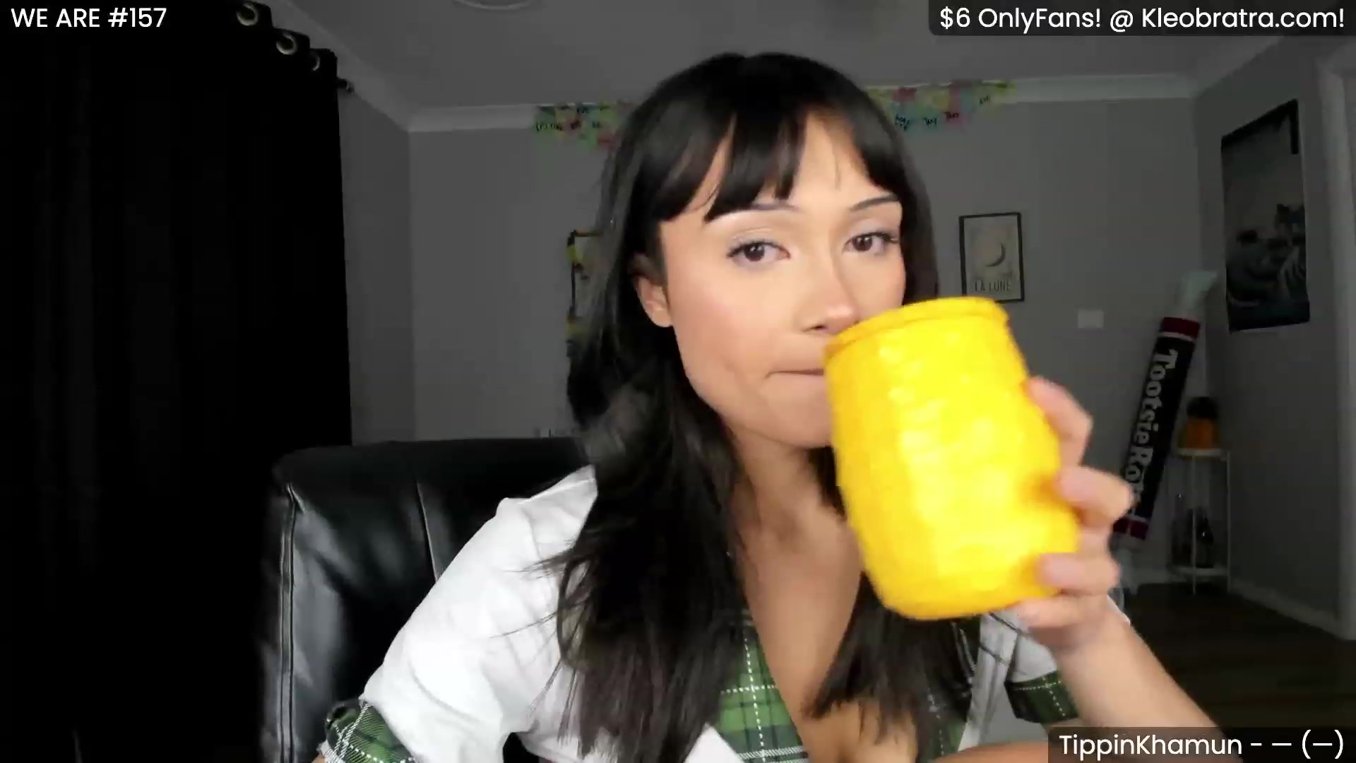 Gallery image thumbnail from KleoBratra's myfreecams stream on, 05/18/2023, 15:15 image 12 of 20