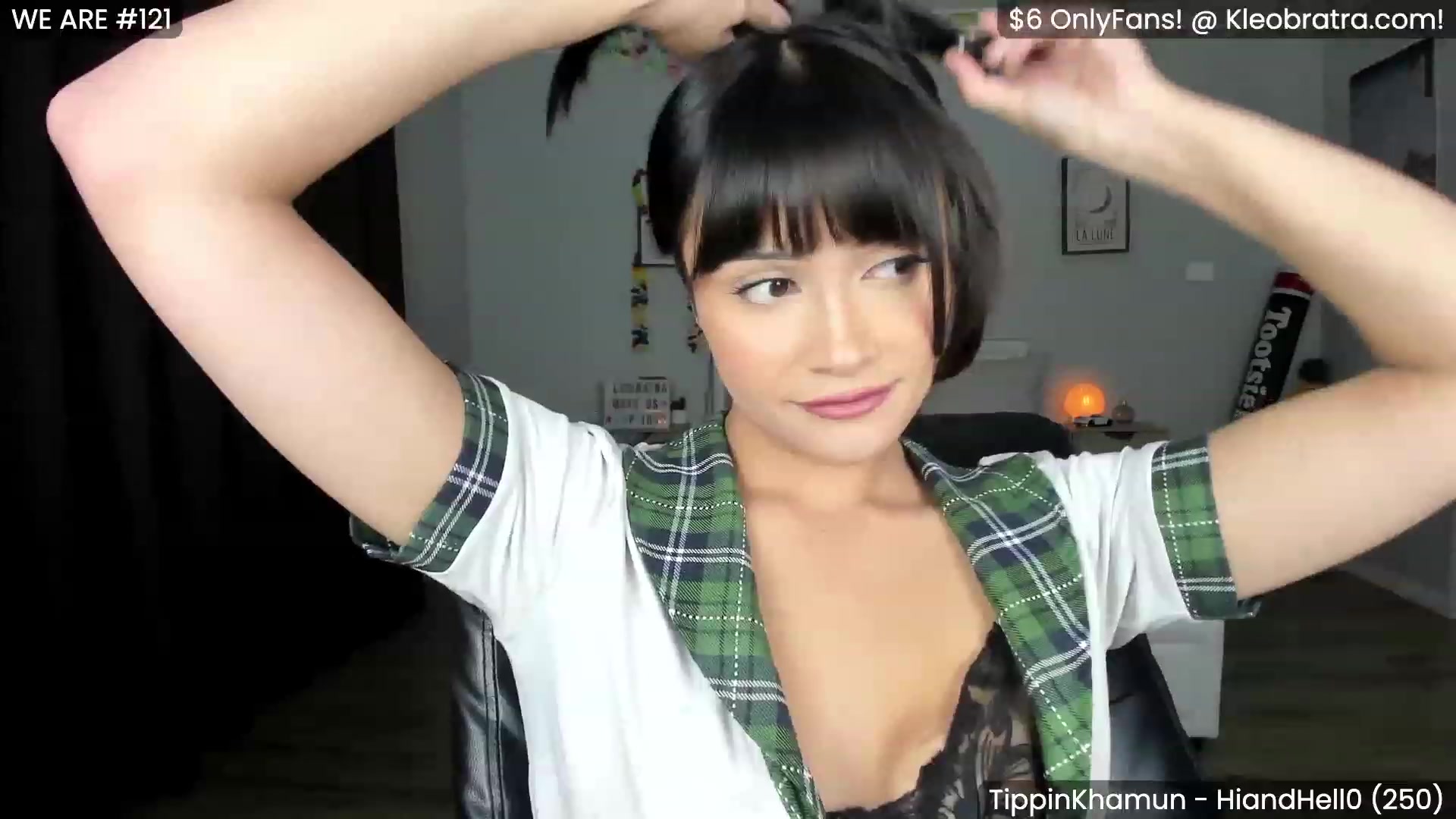 Gallery image thumbnail from KleoBratra's myfreecams stream on, 05/21/2023, 11:46 image 17 of 20