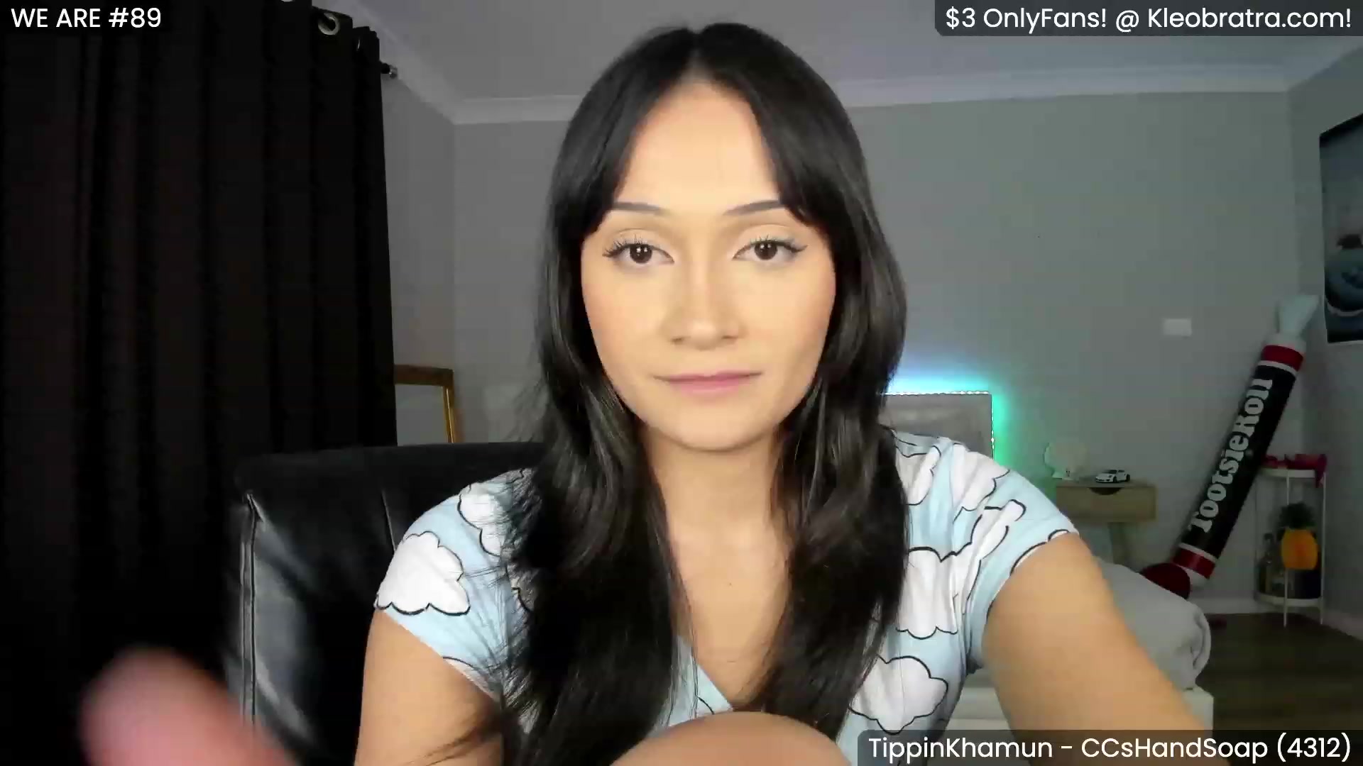 Gallery image thumbnail from KleoBratra's myfreecams stream on, 07/06/2023, 14:10 image 11 of 20