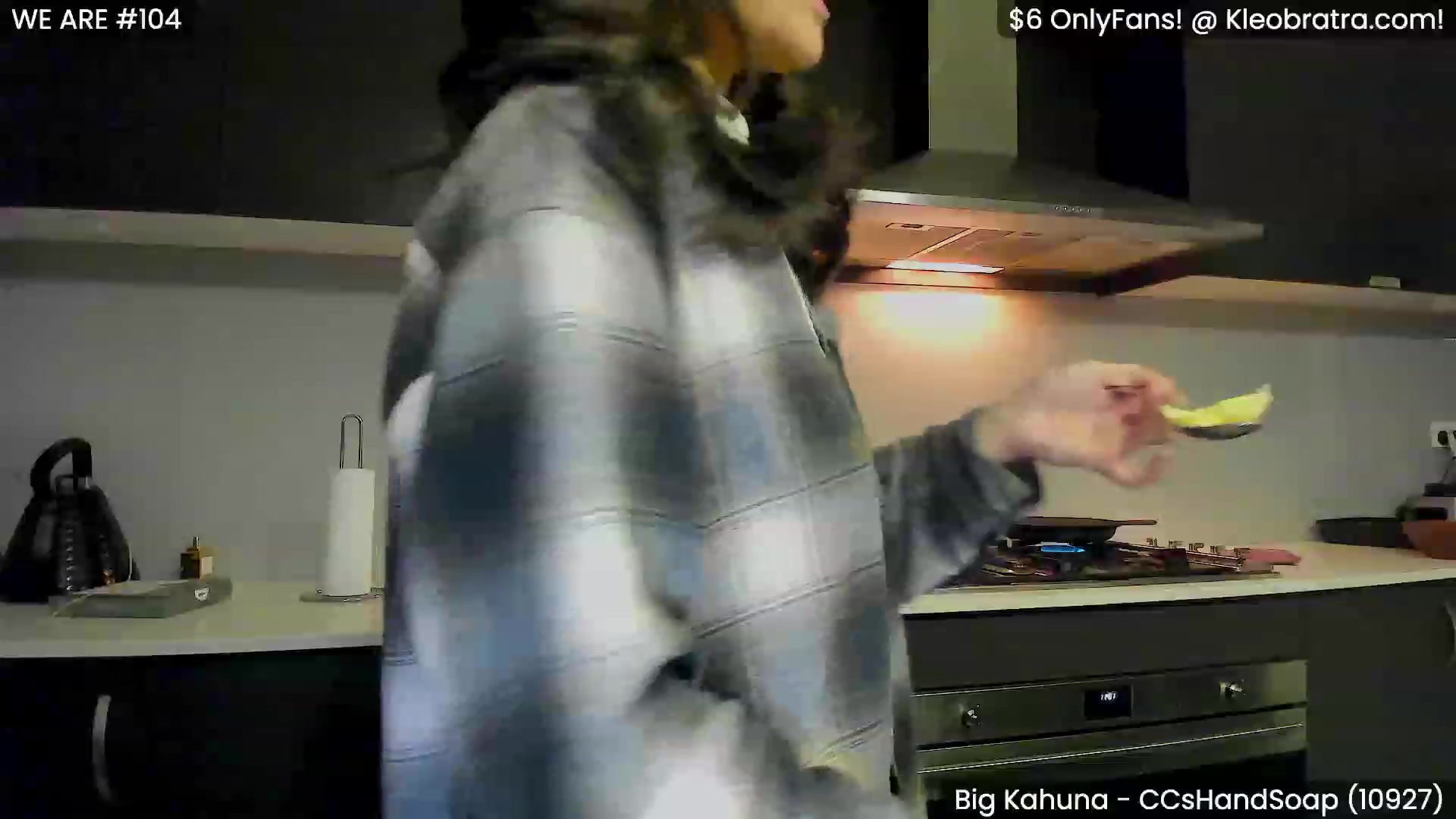 Gallery image thumbnail from KleoBratra's myfreecams stream on, 07/13/2023, 13:37 image 16 of 20