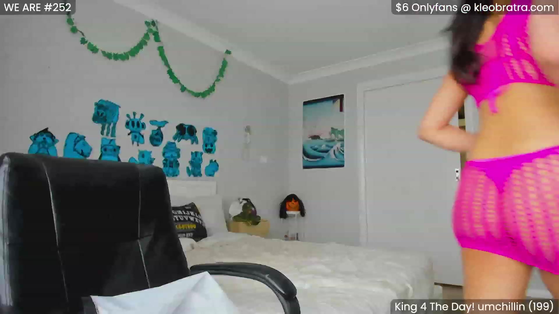 Gallery image thumbnail from KleoBratra's myfreecams stream on, 10/16/2023, 23:14 image 13 of 20