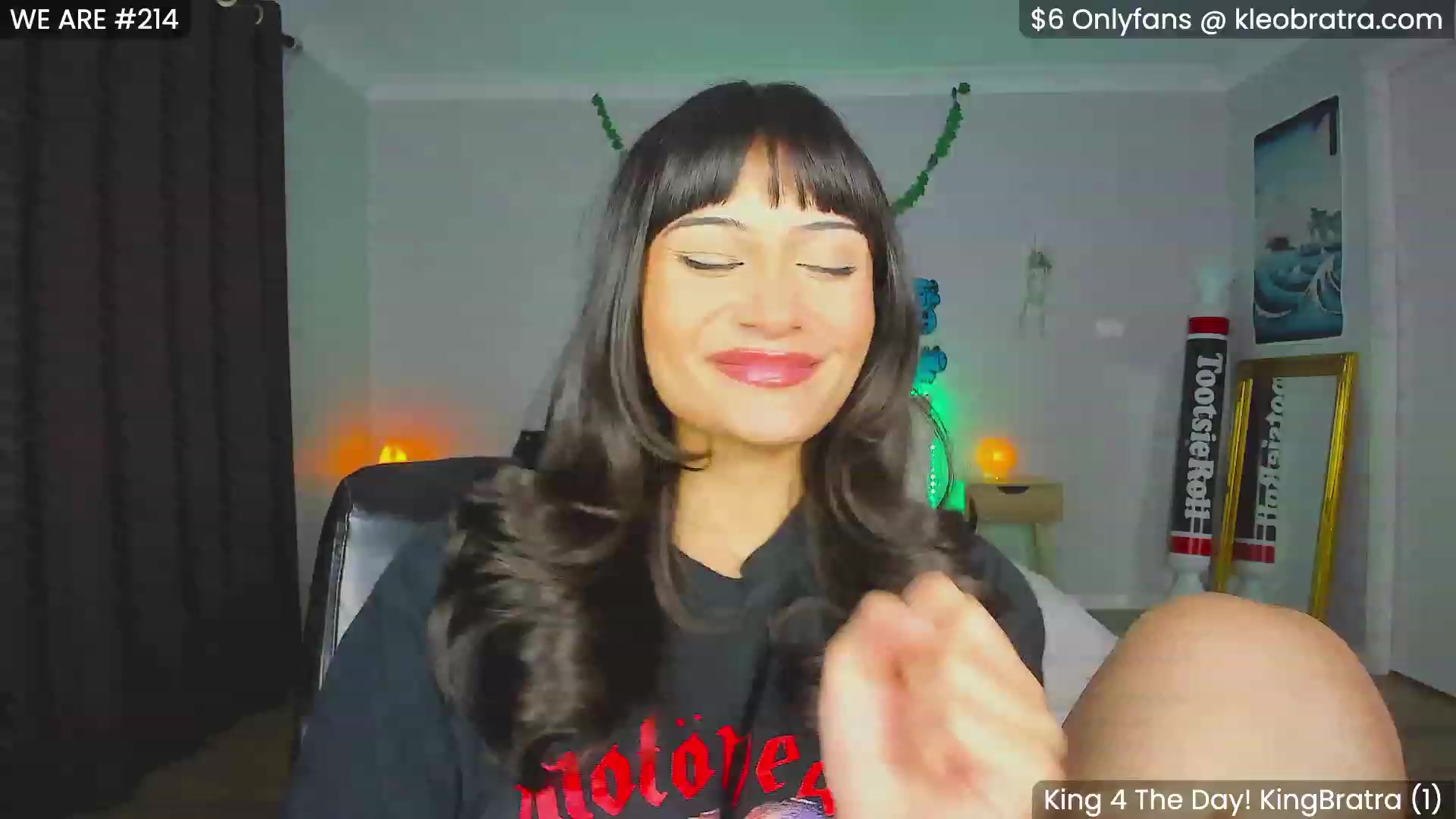 Gallery image thumbnail from KleoBratra's myfreecams stream on, 10/29/2023, 13:40 image 3 of 20