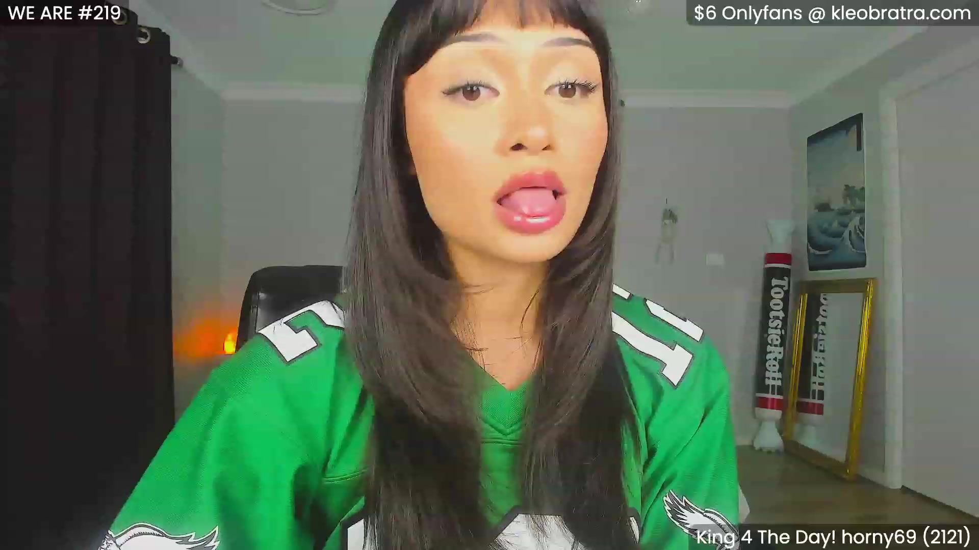 Gallery image thumbnail from KleoBratra's myfreecams stream on, 10/31/2023, 08:22 image 13 of 20