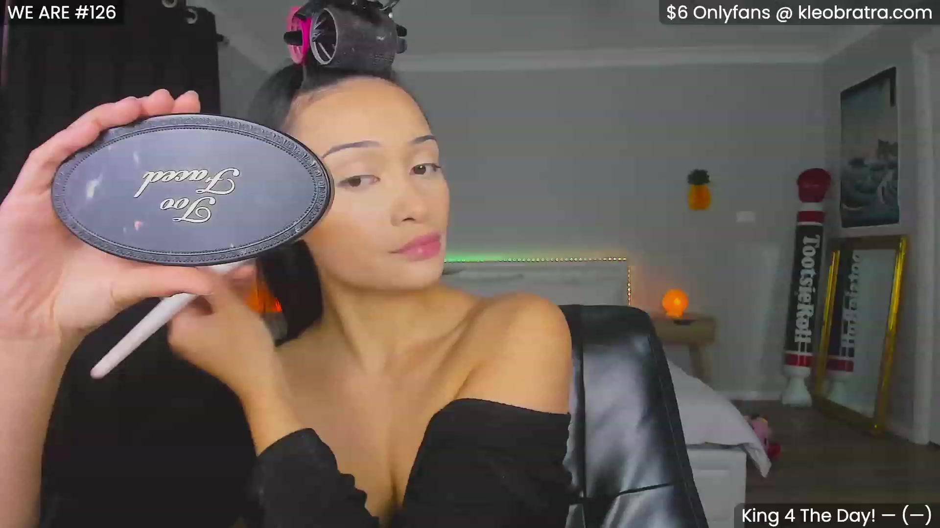 Gallery image thumbnail from KleoBratra's myfreecams stream on, 11/04/2023, 03:00 image 12 of 20